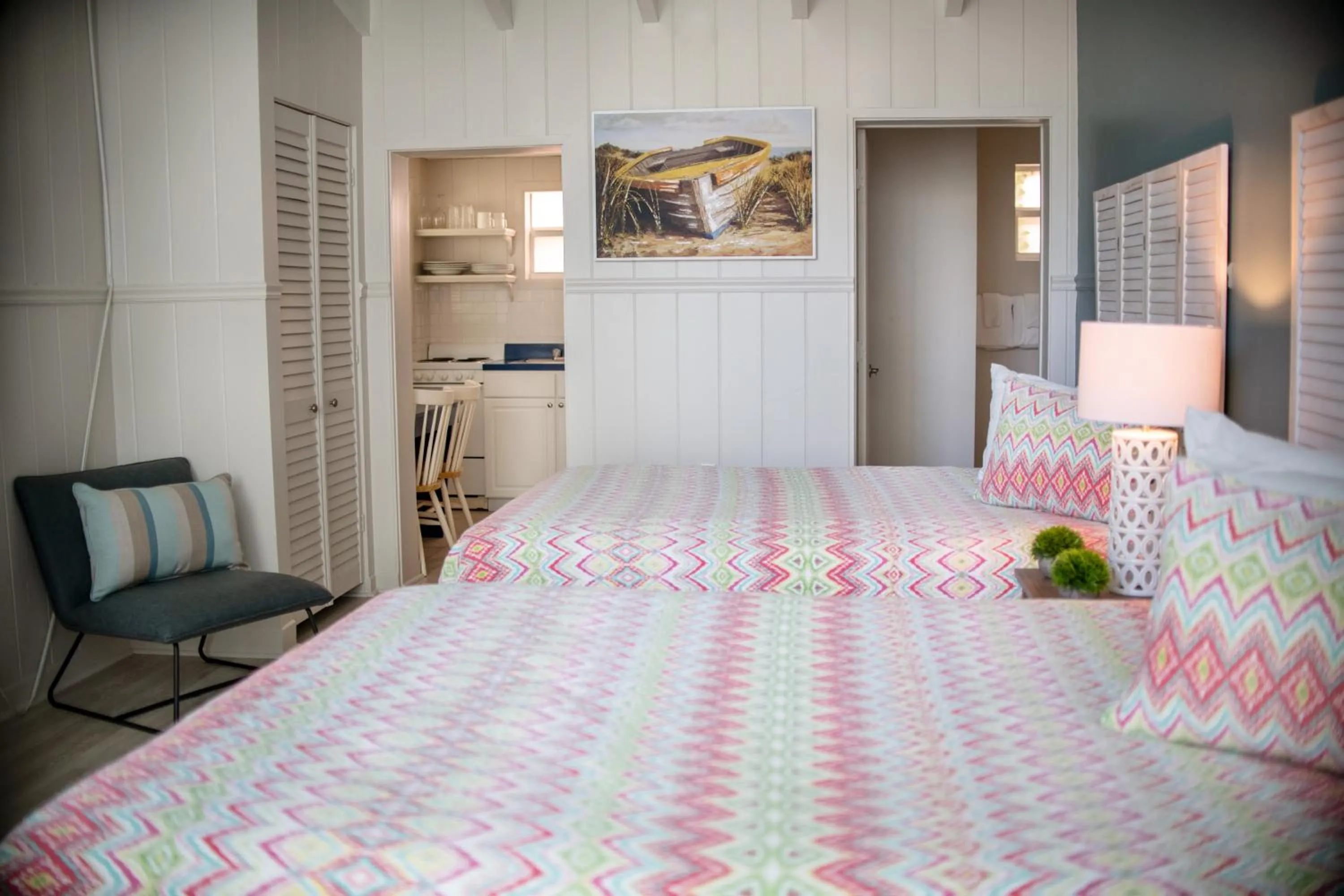 Bed in The Islander Inn