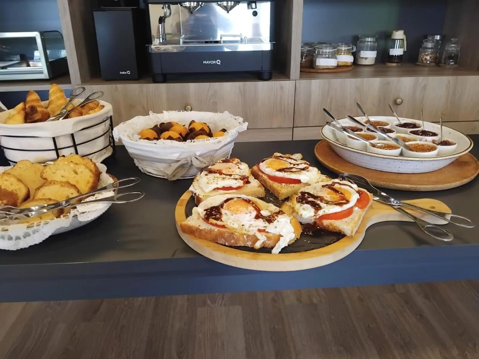 Breakfast in Golden Mirror