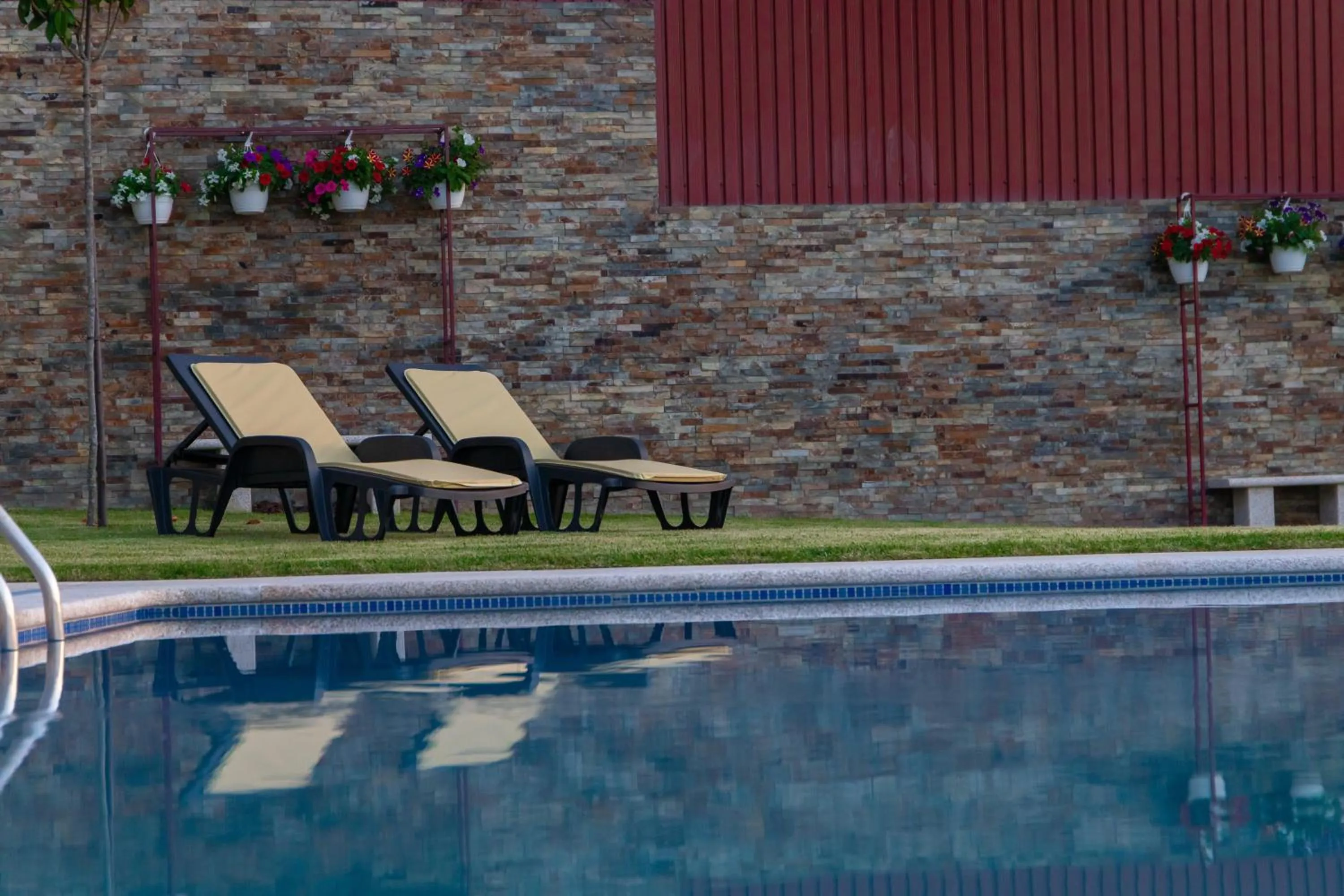 Swimming pool in Golden Mirror