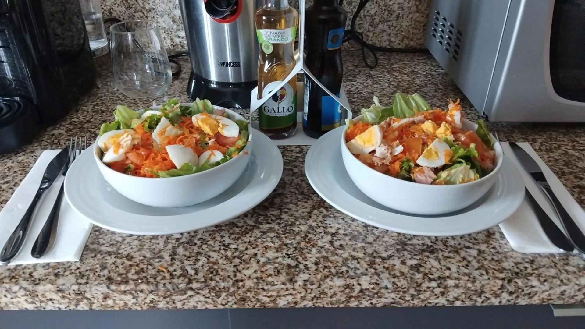 Restaurant/places to eat in Golden Mirror