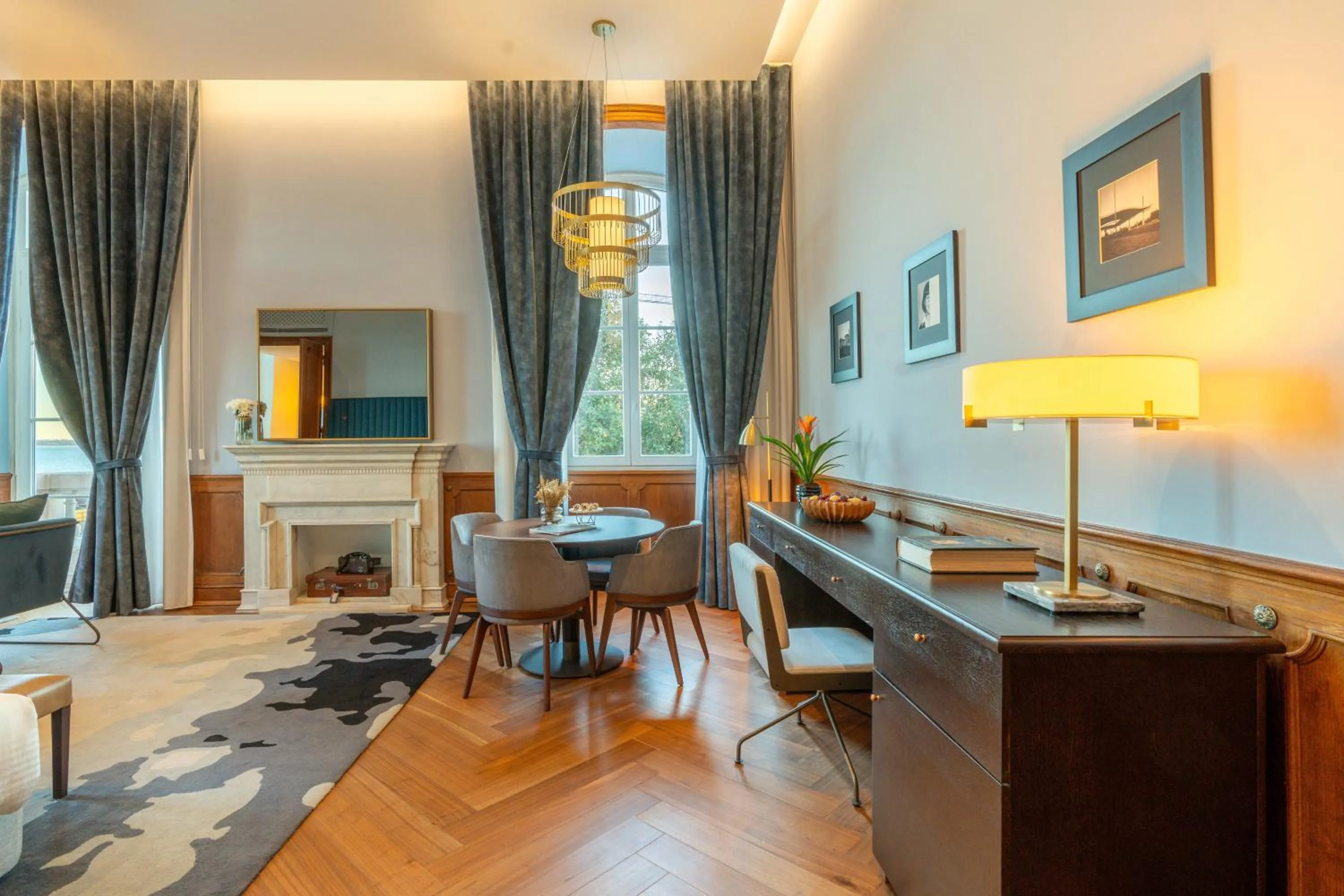 Bedroom in The Editory Riverside Hotel, an Historic Hotel