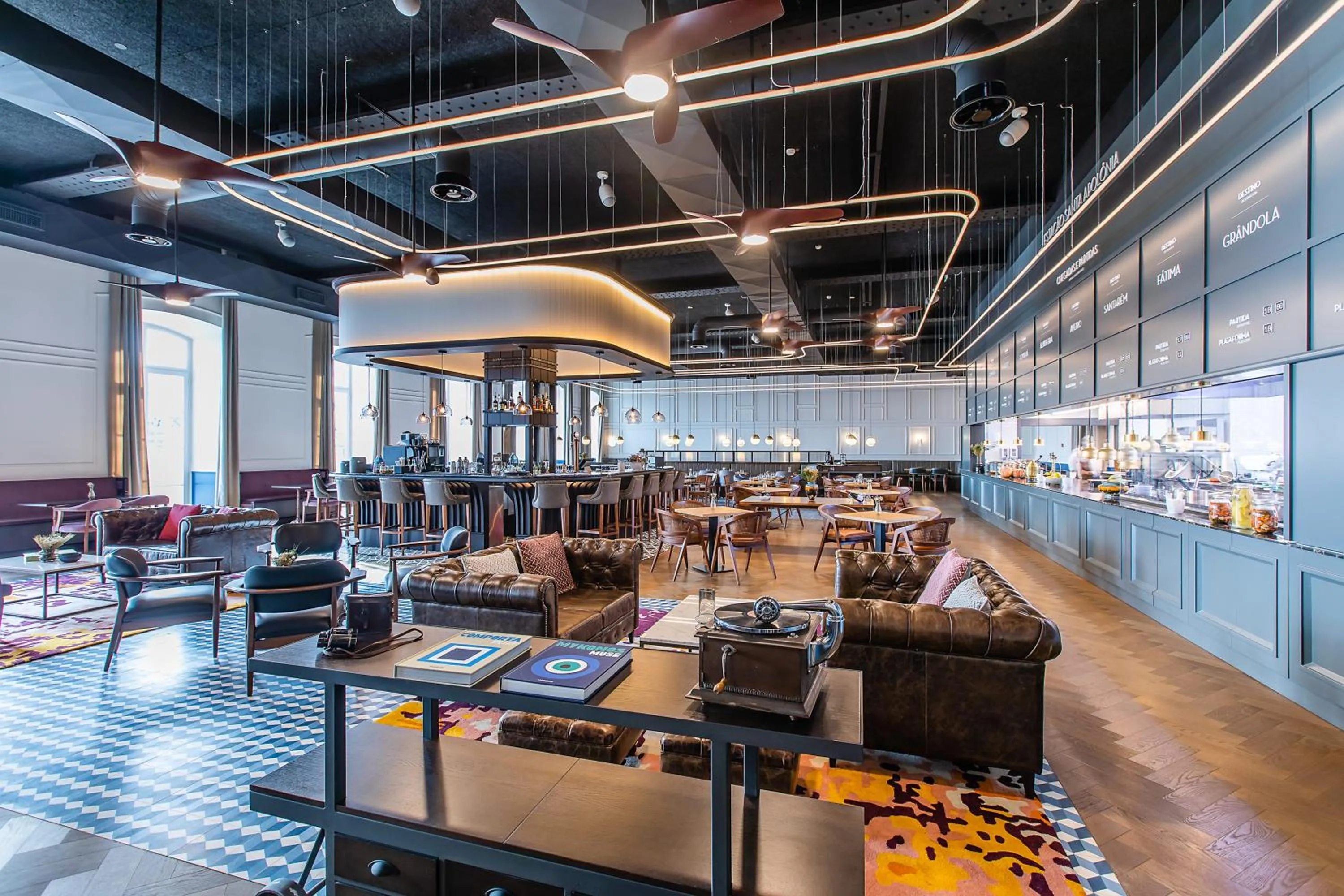 Restaurant/places to eat in The Editory Riverside Hotel, an Historic Hotel