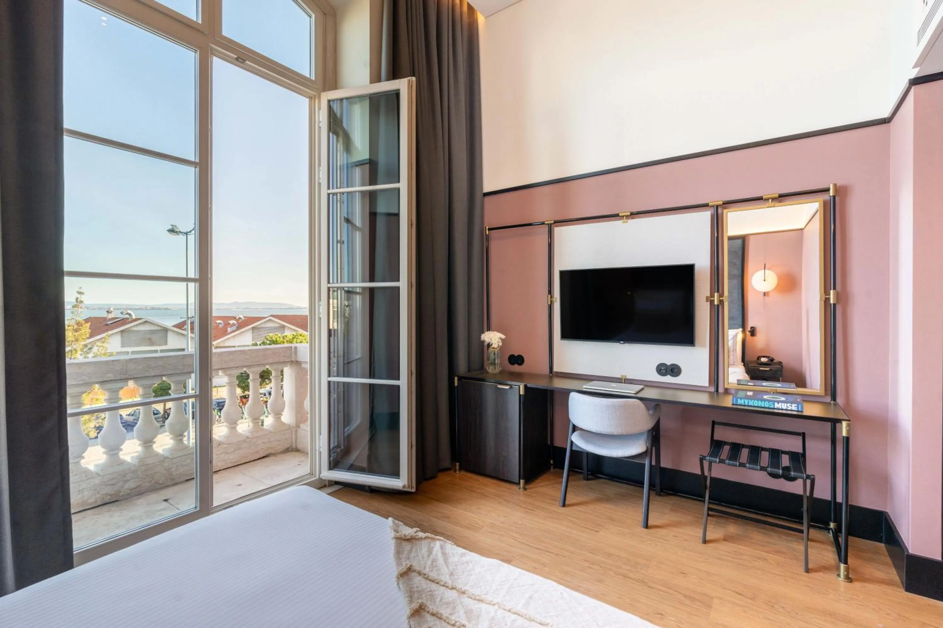 Bedroom in The Editory Riverside Hotel, an Historic Hotel