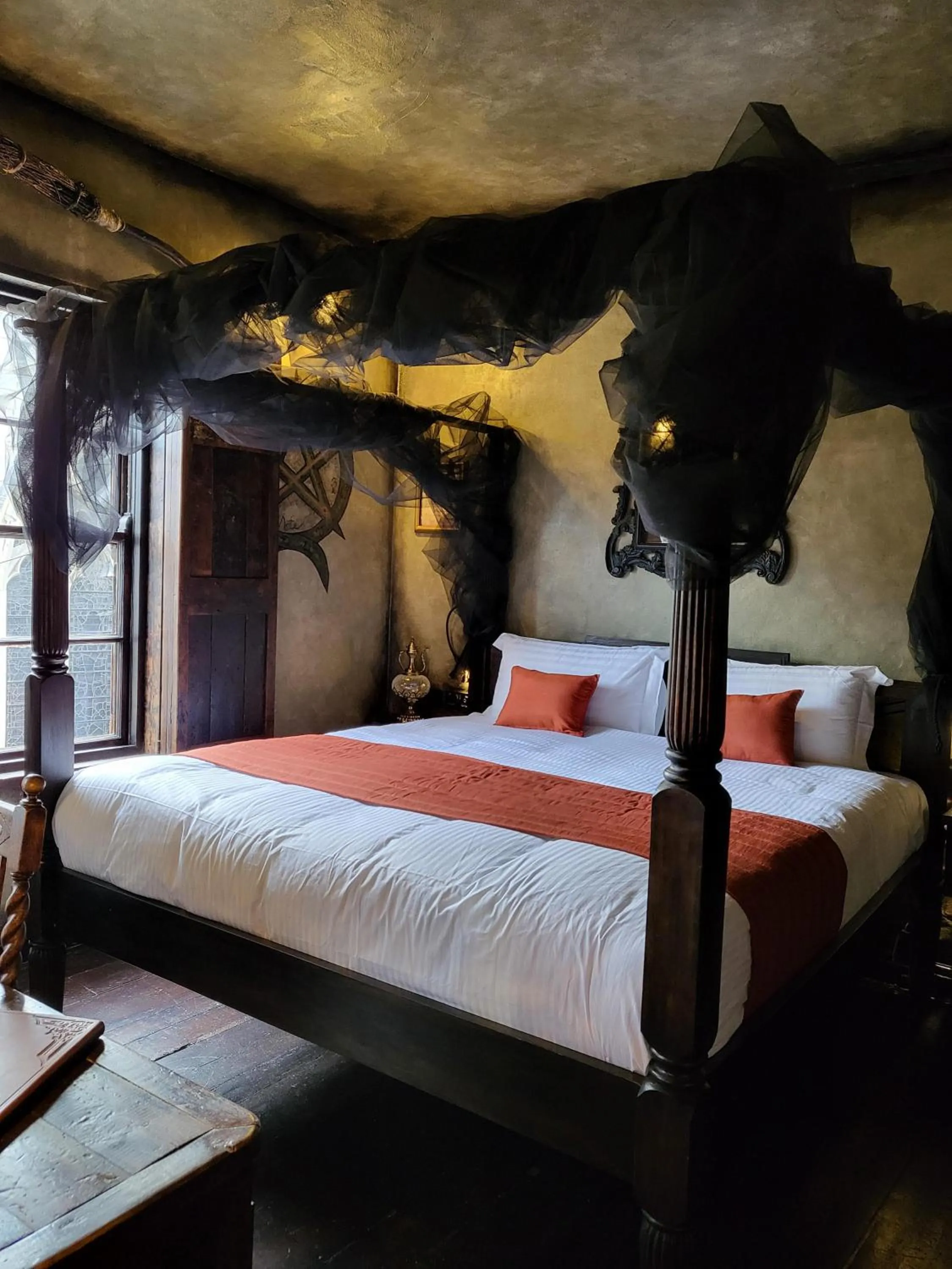 Bedroom, Bed in Hocus Pocus Tiny Hotel