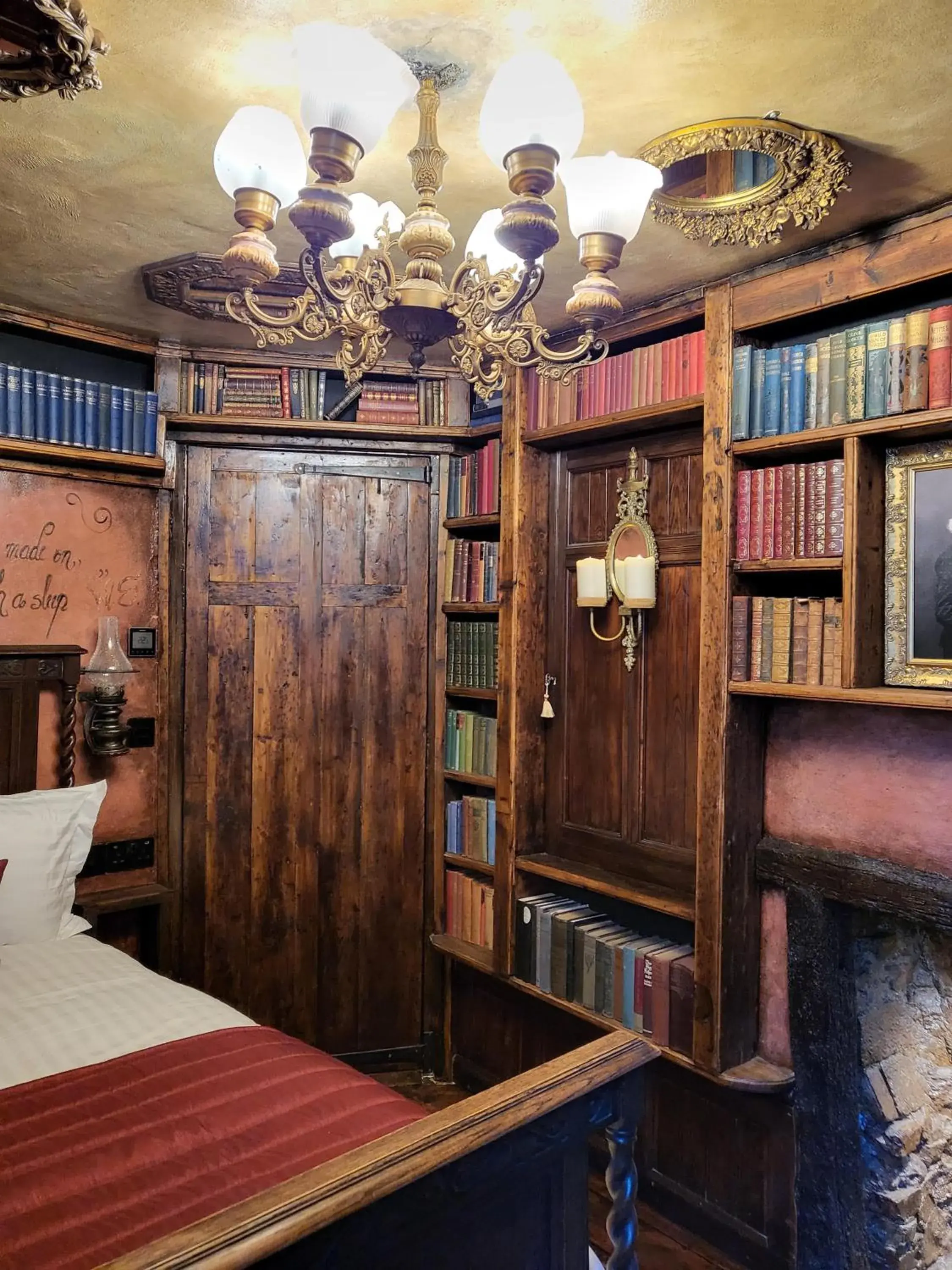 Standard Quadruple Room in Hocus Pocus Tiny Hotel Standard Quadruple Room in Hocus Pocus Tiny Hotel