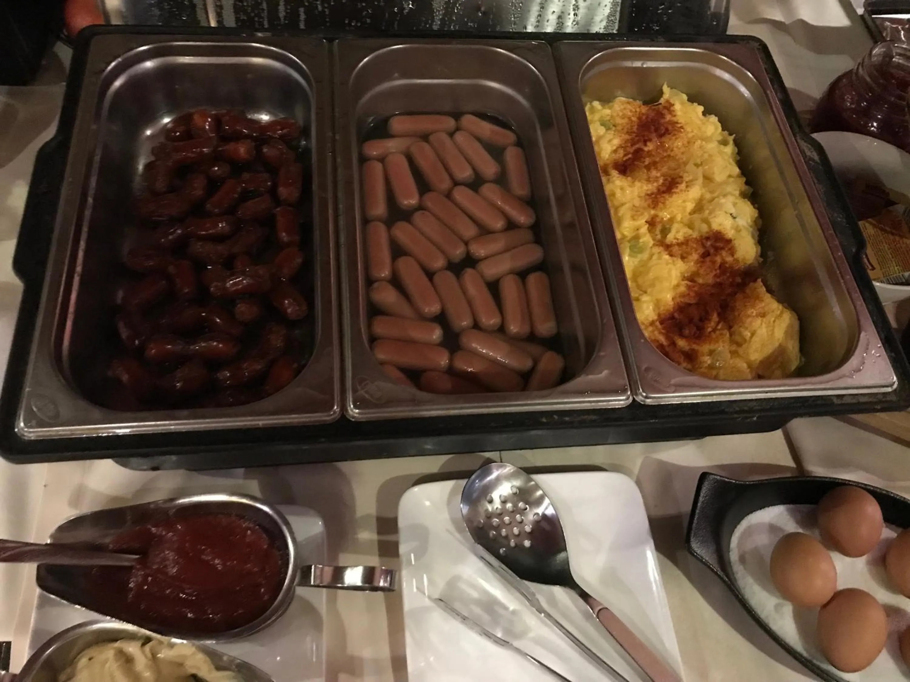 Buffet breakfast in Szőnyi Garden Hotel Pest