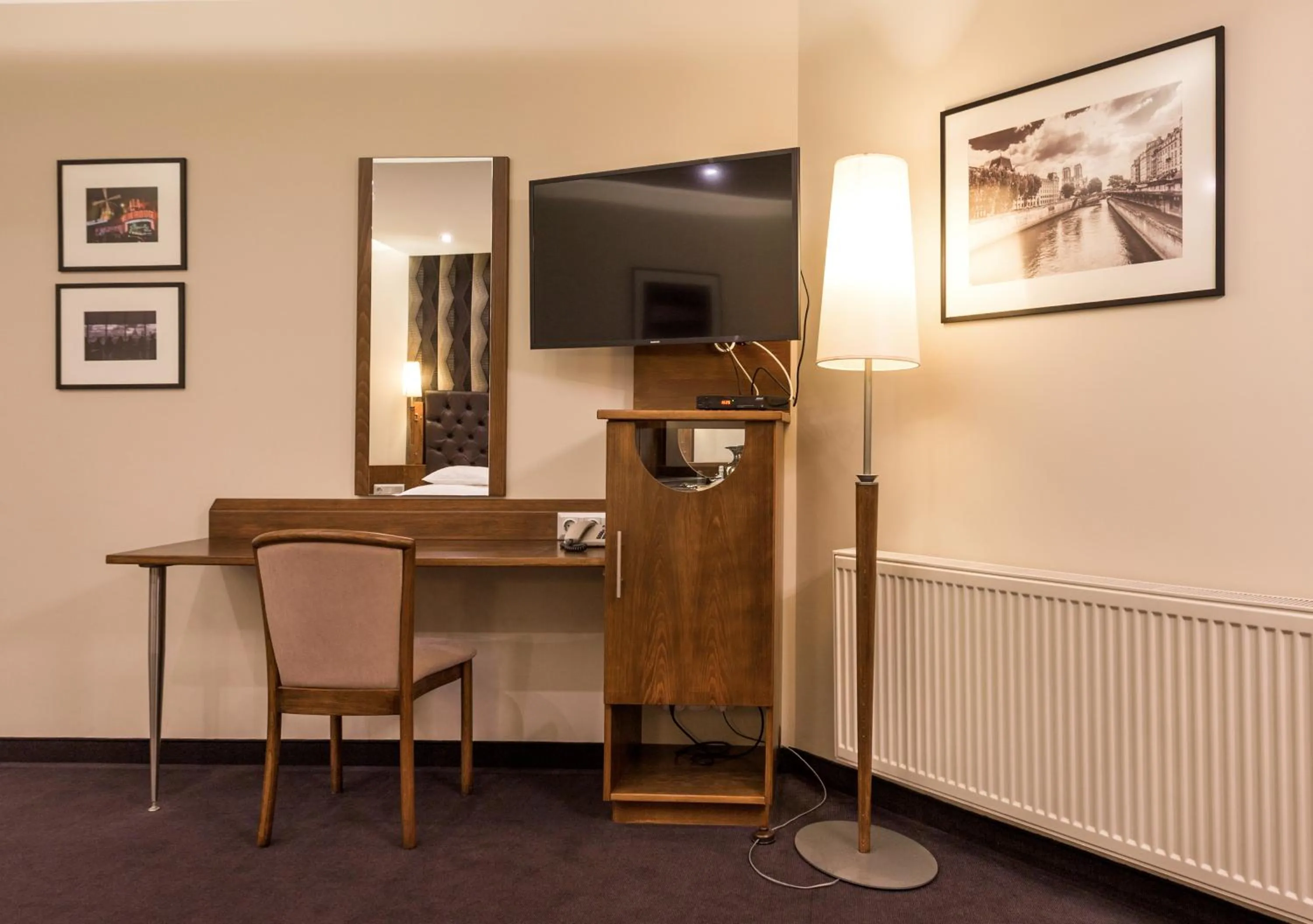 TV and multimedia in Szőnyi Garden Hotel Pest