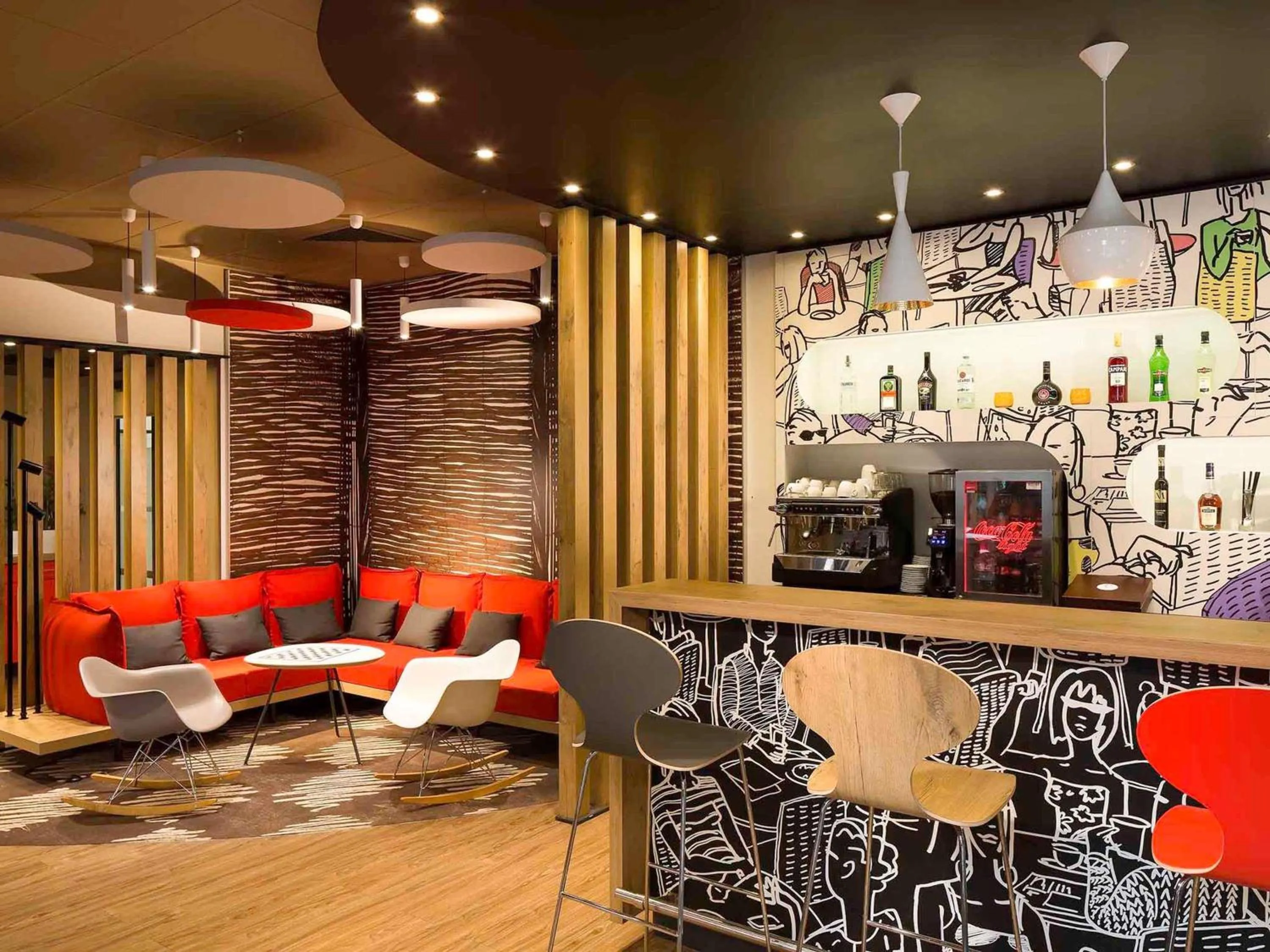 Lounge or bar in Ibis Budapest Heroes Square