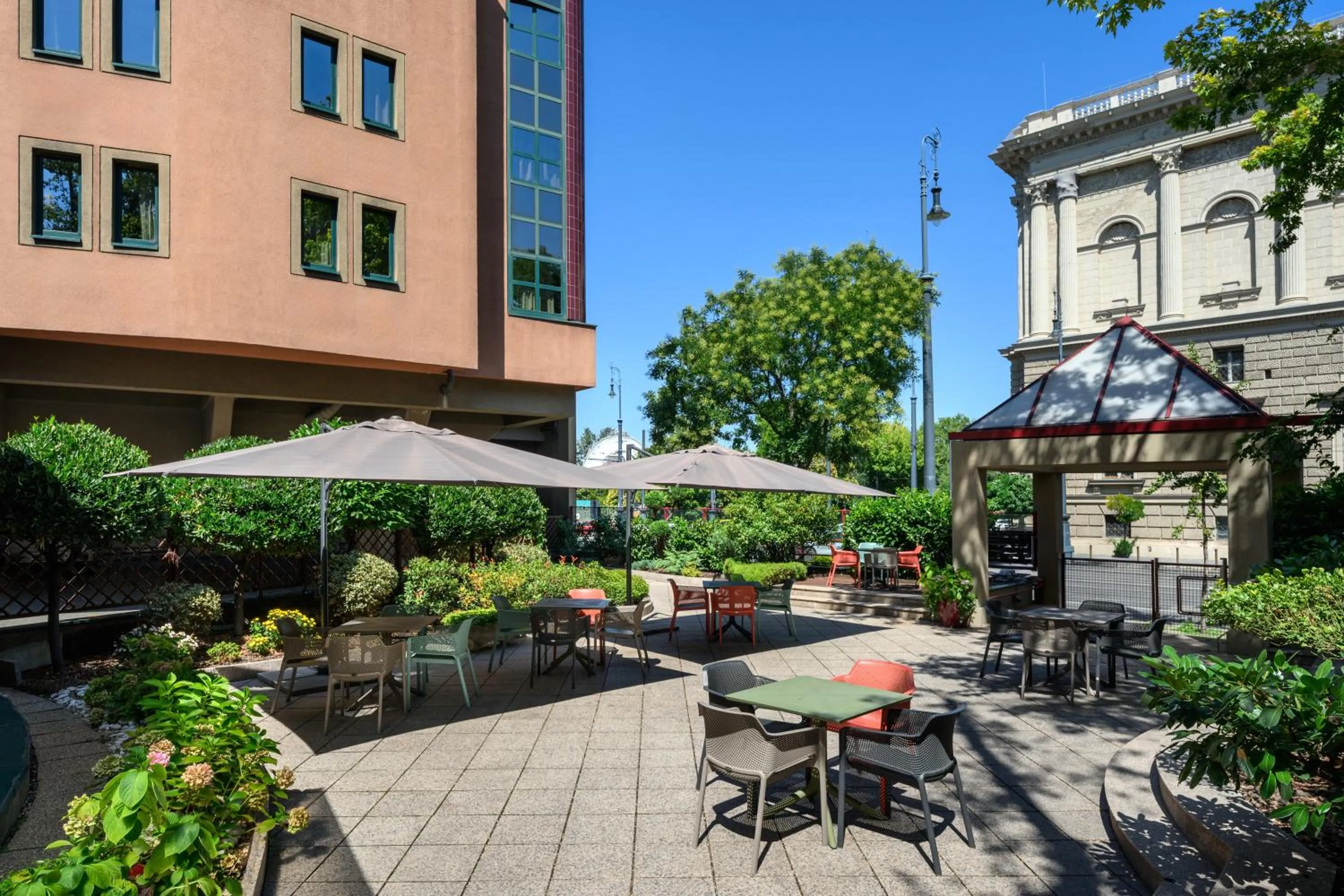 Garden in Ibis Budapest Heroes Square