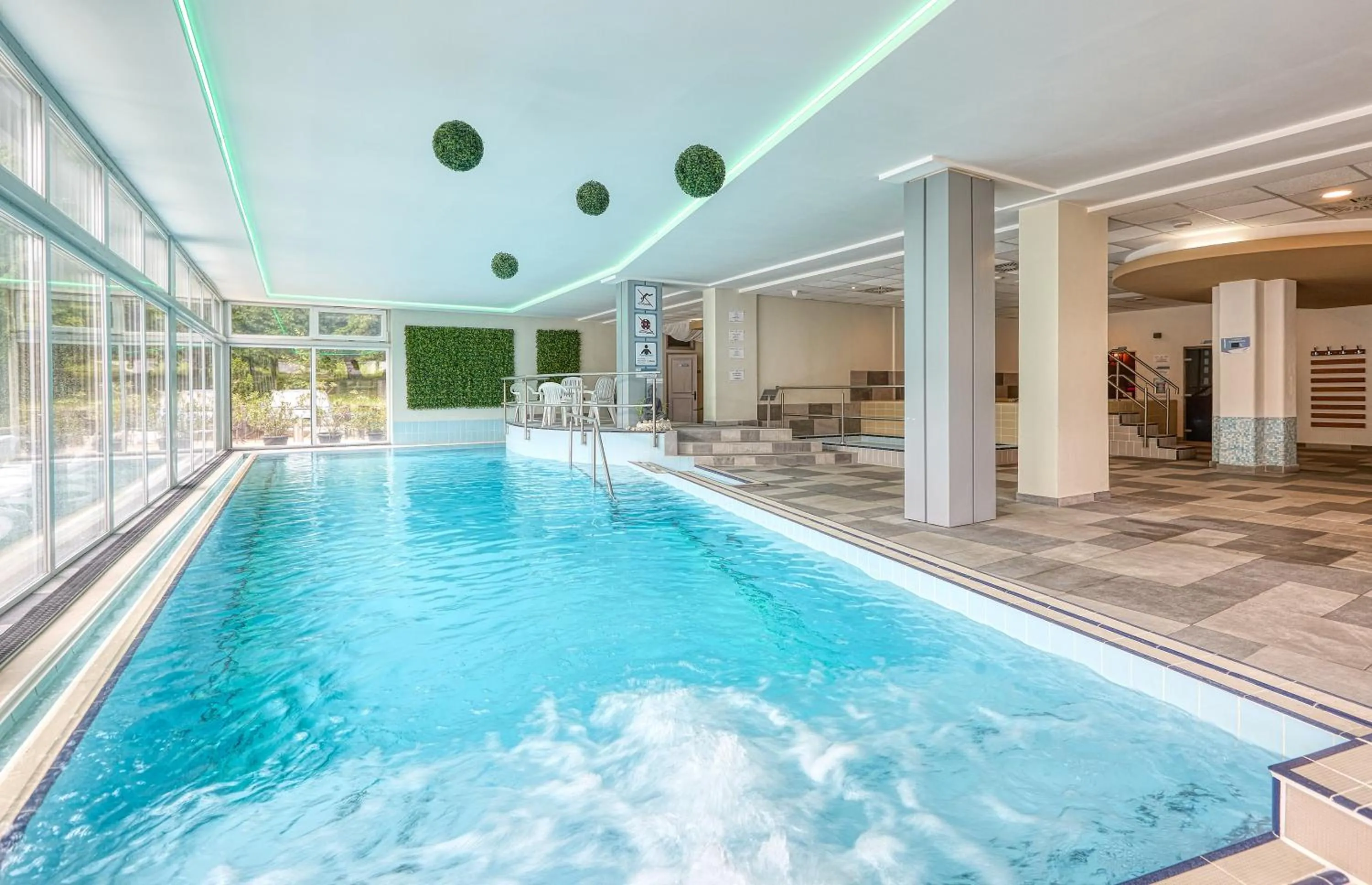 Swimming pool in Hotel Szieszta