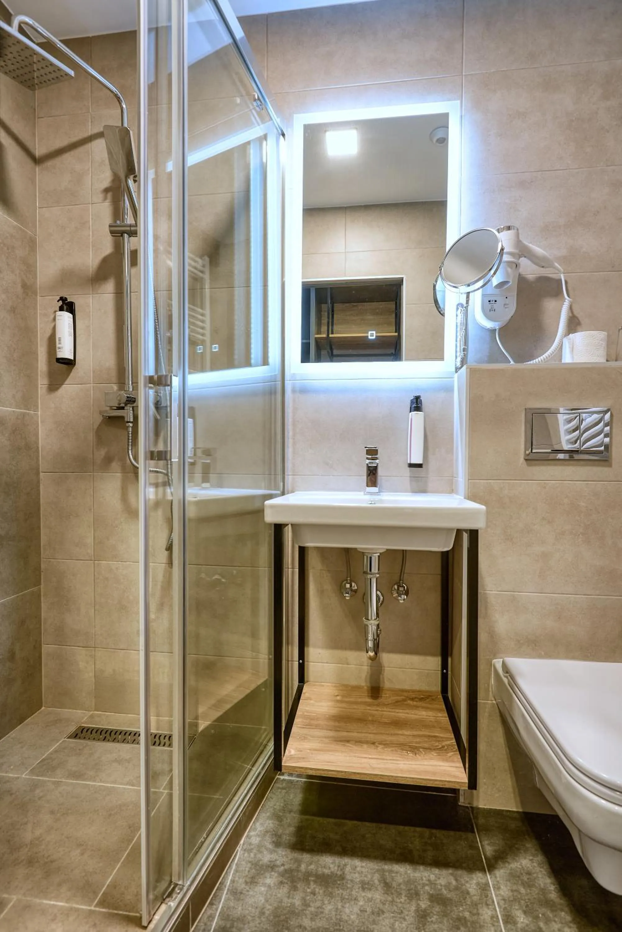 Shower in Hotel Szieszta