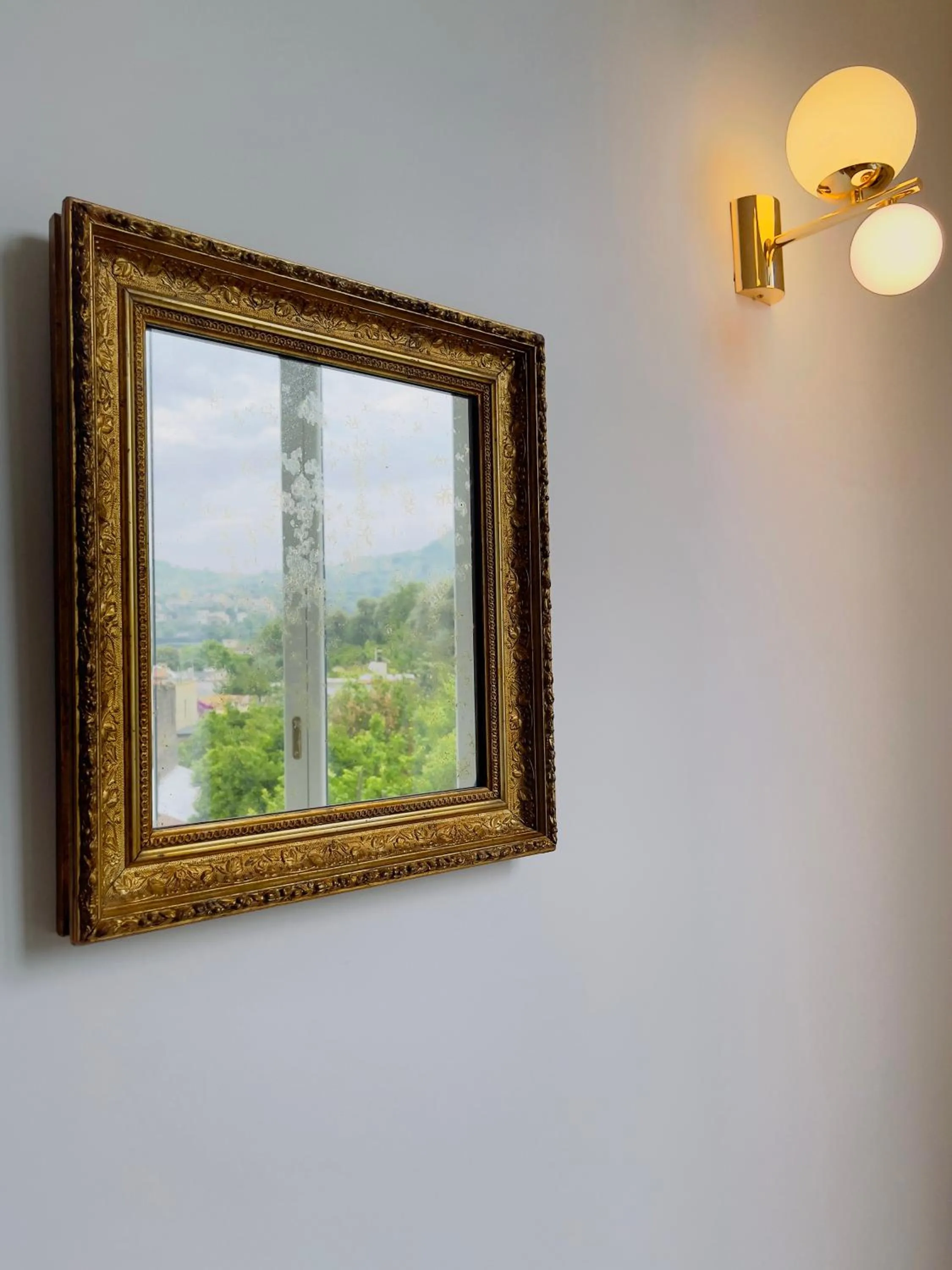 Decorative detail in Lux Aurea