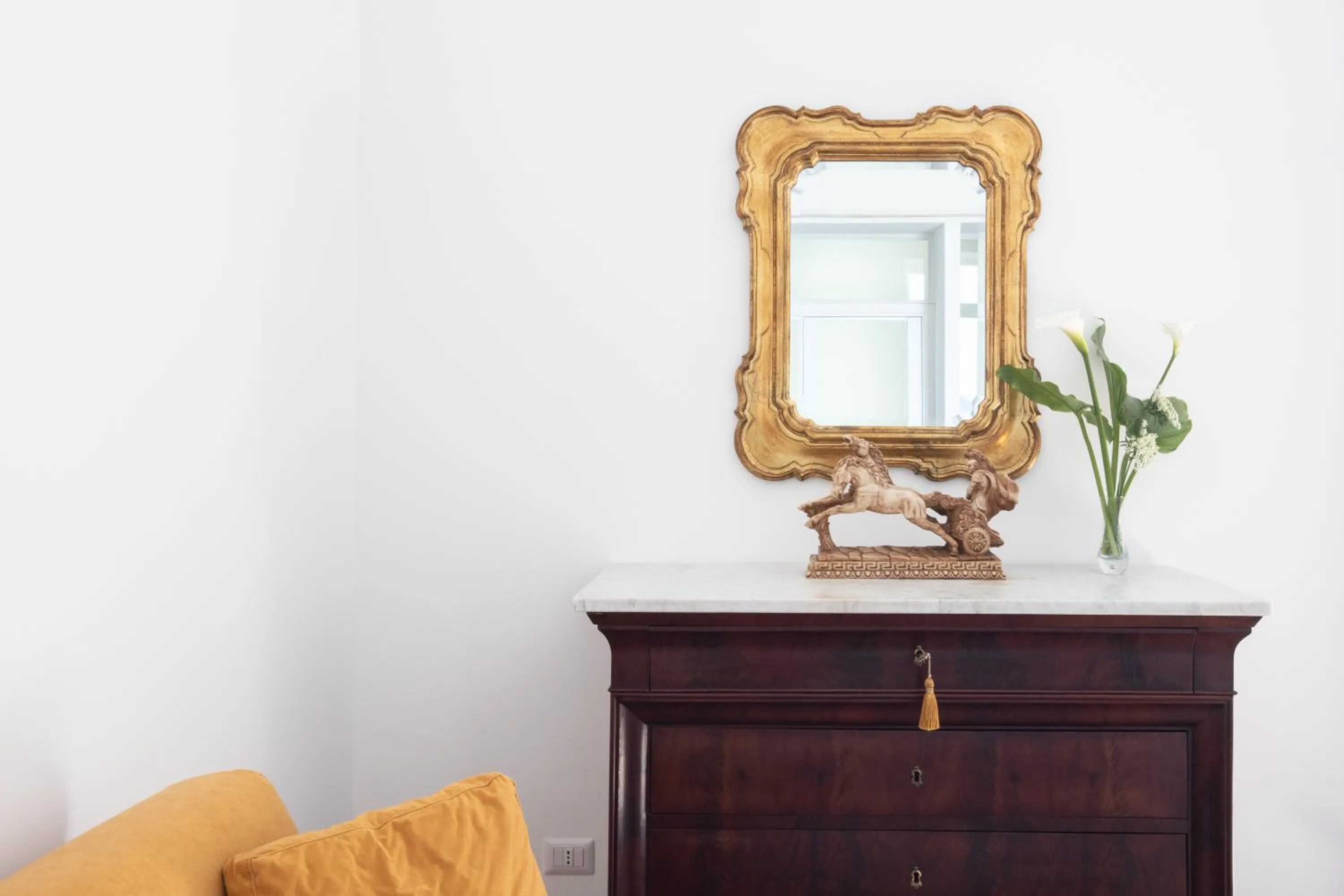 Decorative detail in Lux Aurea