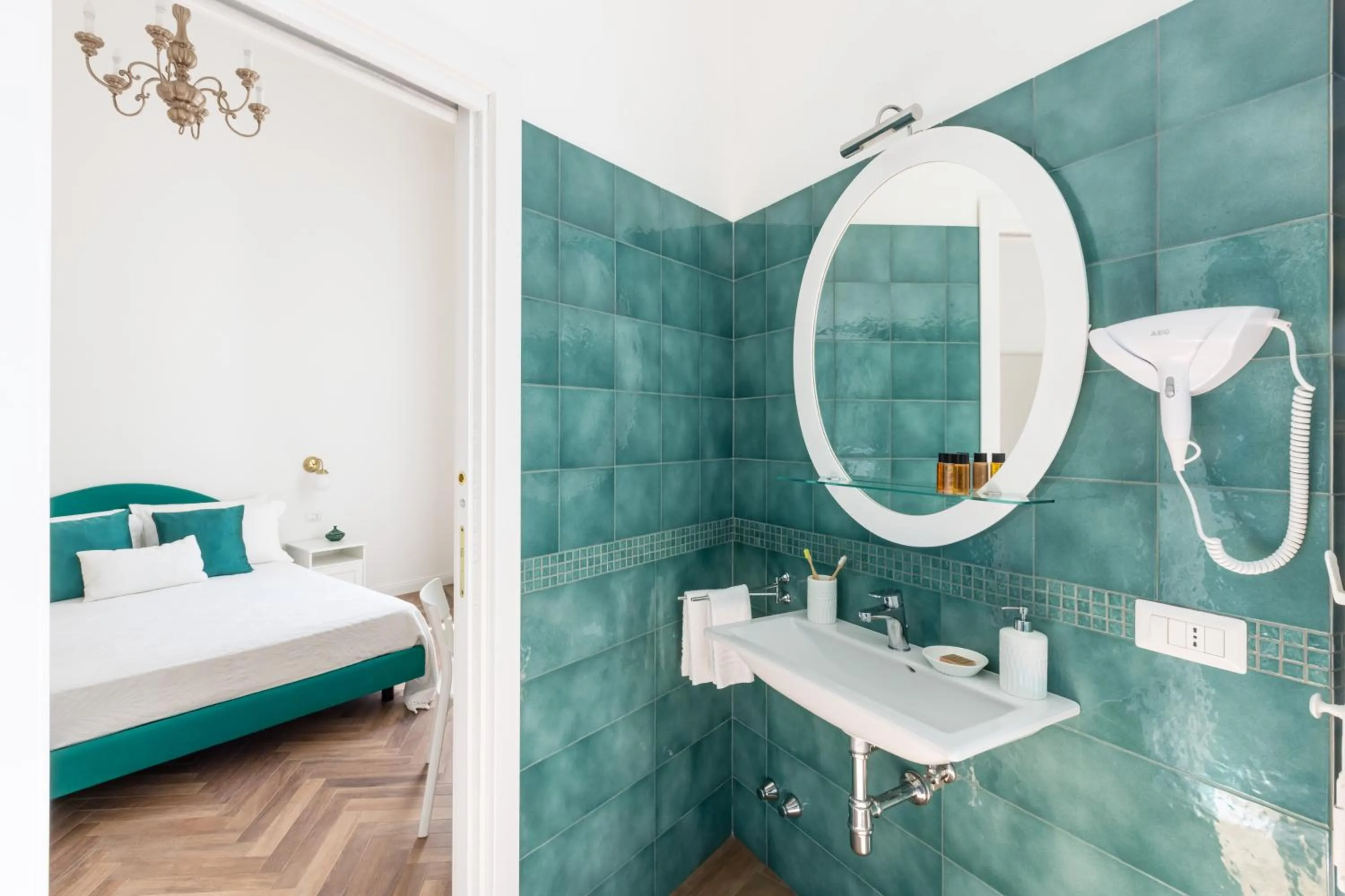 Bathroom, Bed in Lux Aurea