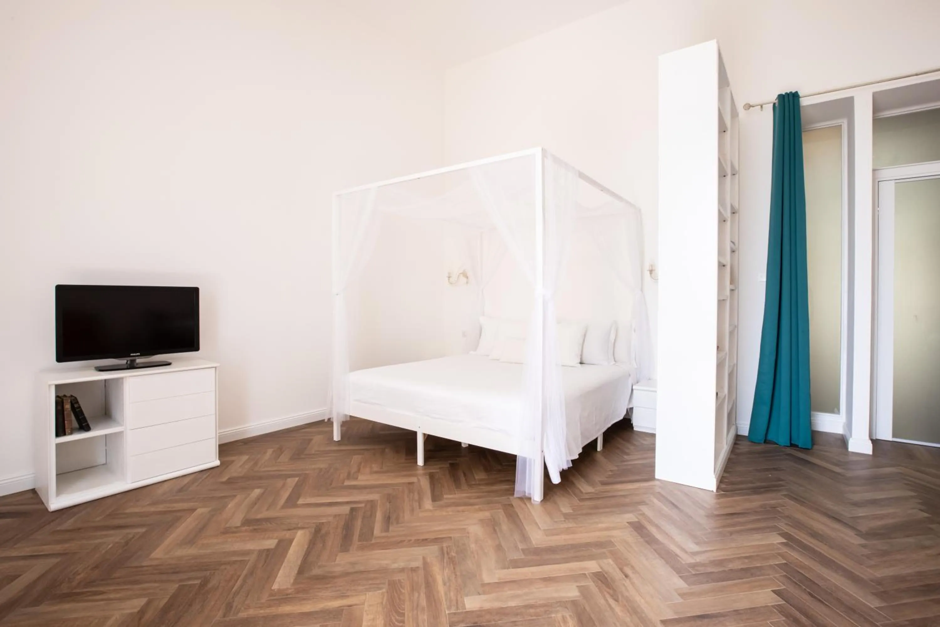 Bedroom, Bed in Lux Aurea