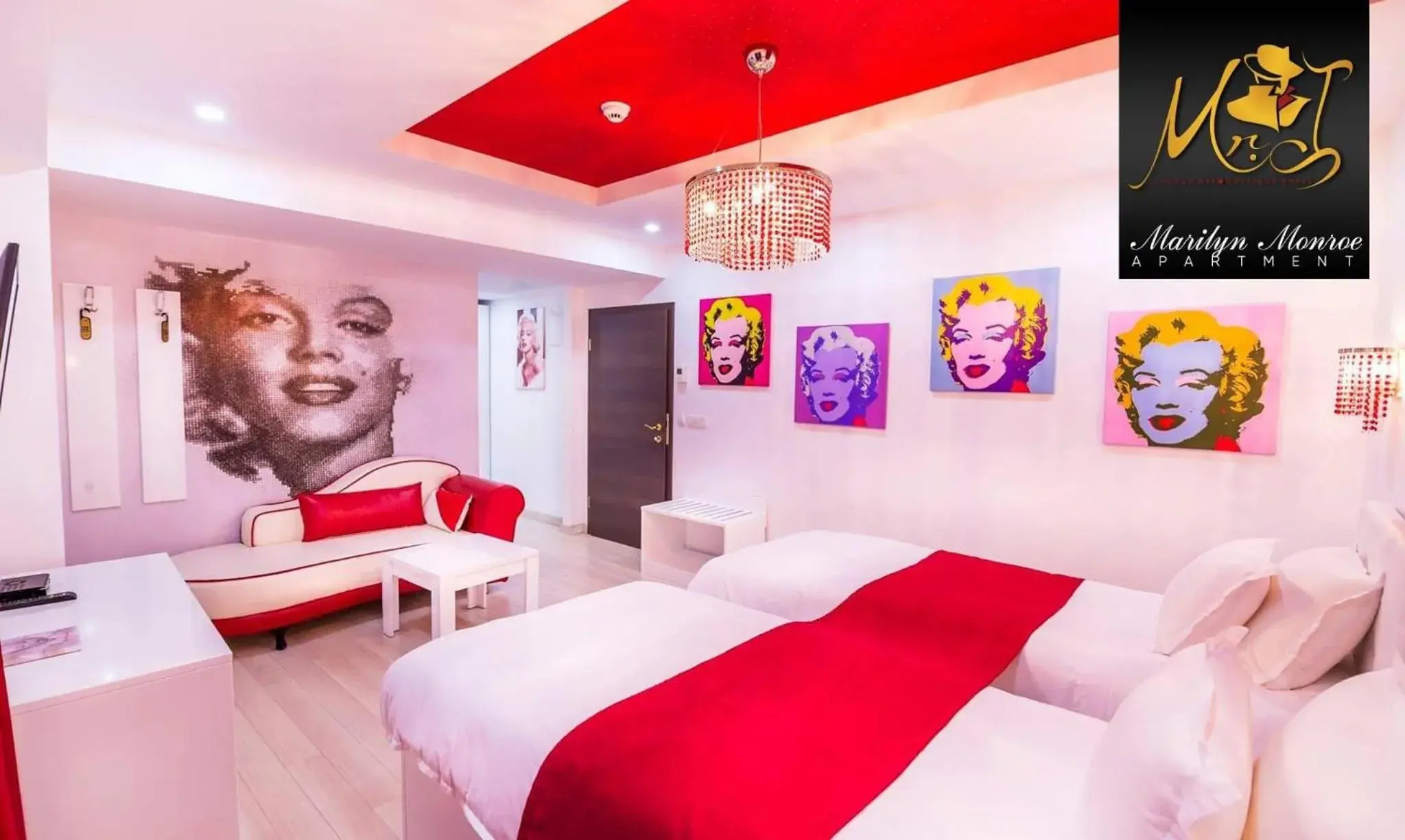Marilyn Monroe - Apartment with French balcony side lake view in Mr.I Boutique Hotel & Bar Marilyn Monroe - Apartment with French balcony side lake view in Mr.I Boutique Hotel & Bar