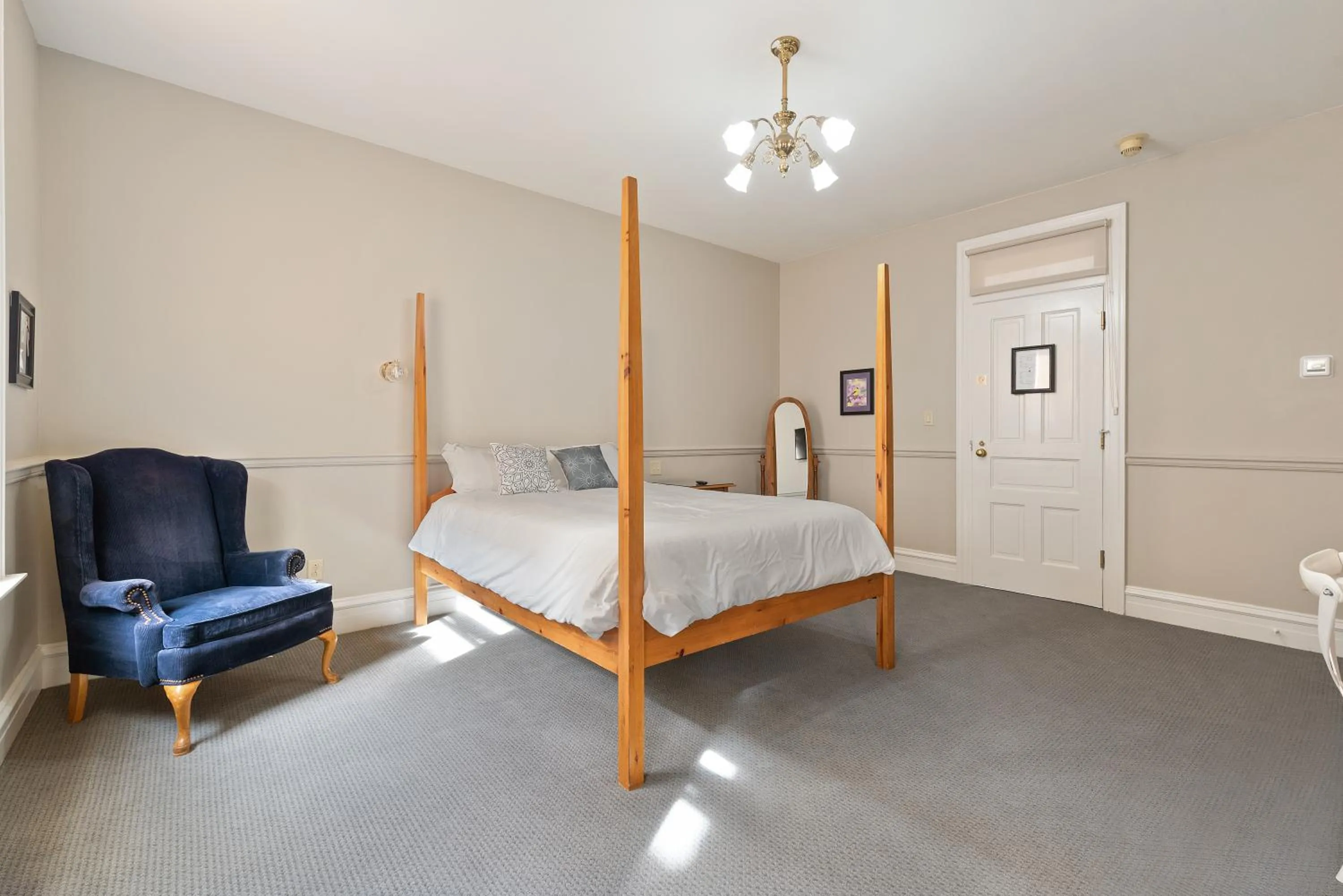 Bed in The Audubon Inn LLC