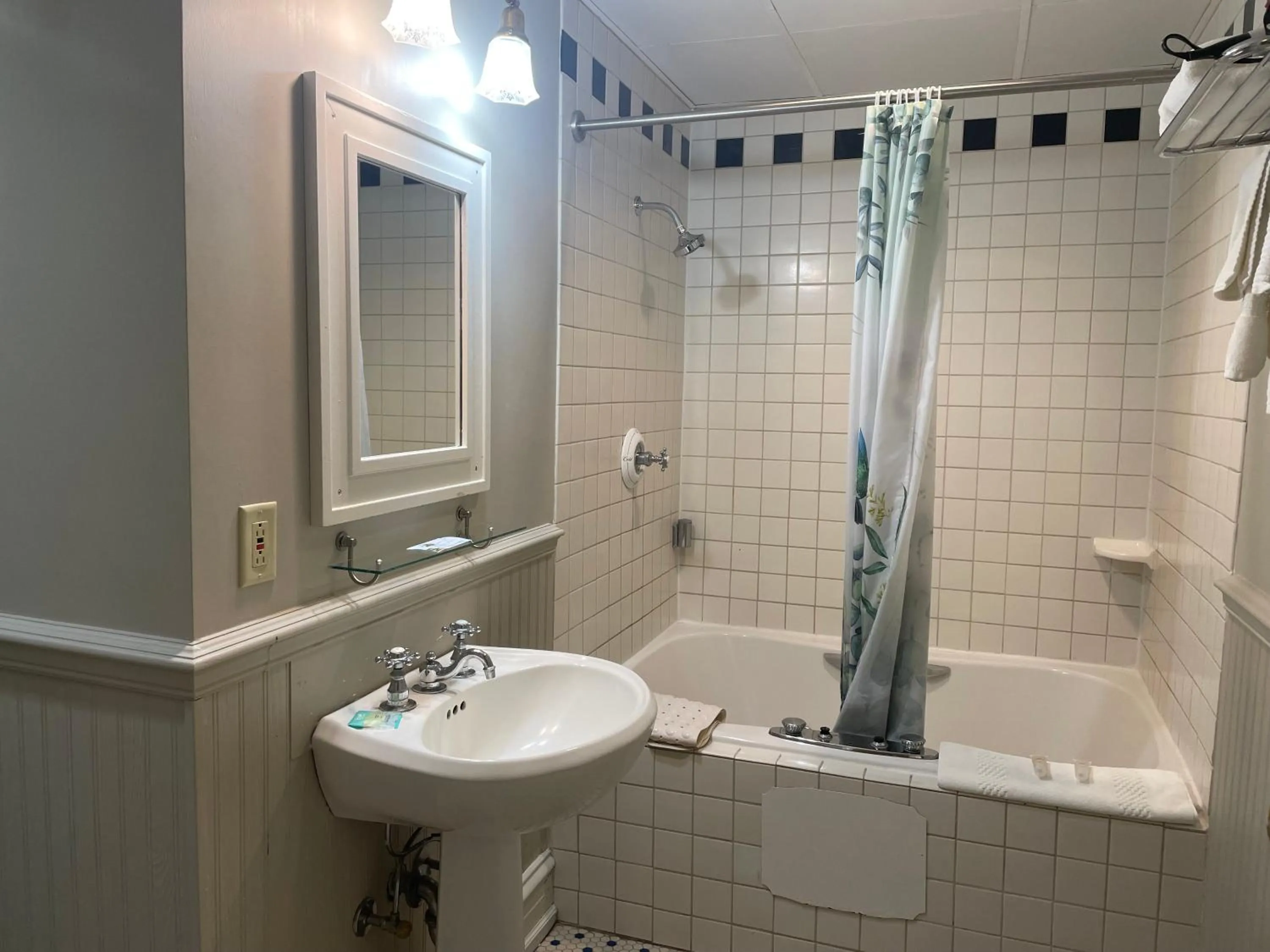 Bathroom in The Audubon Inn LLC