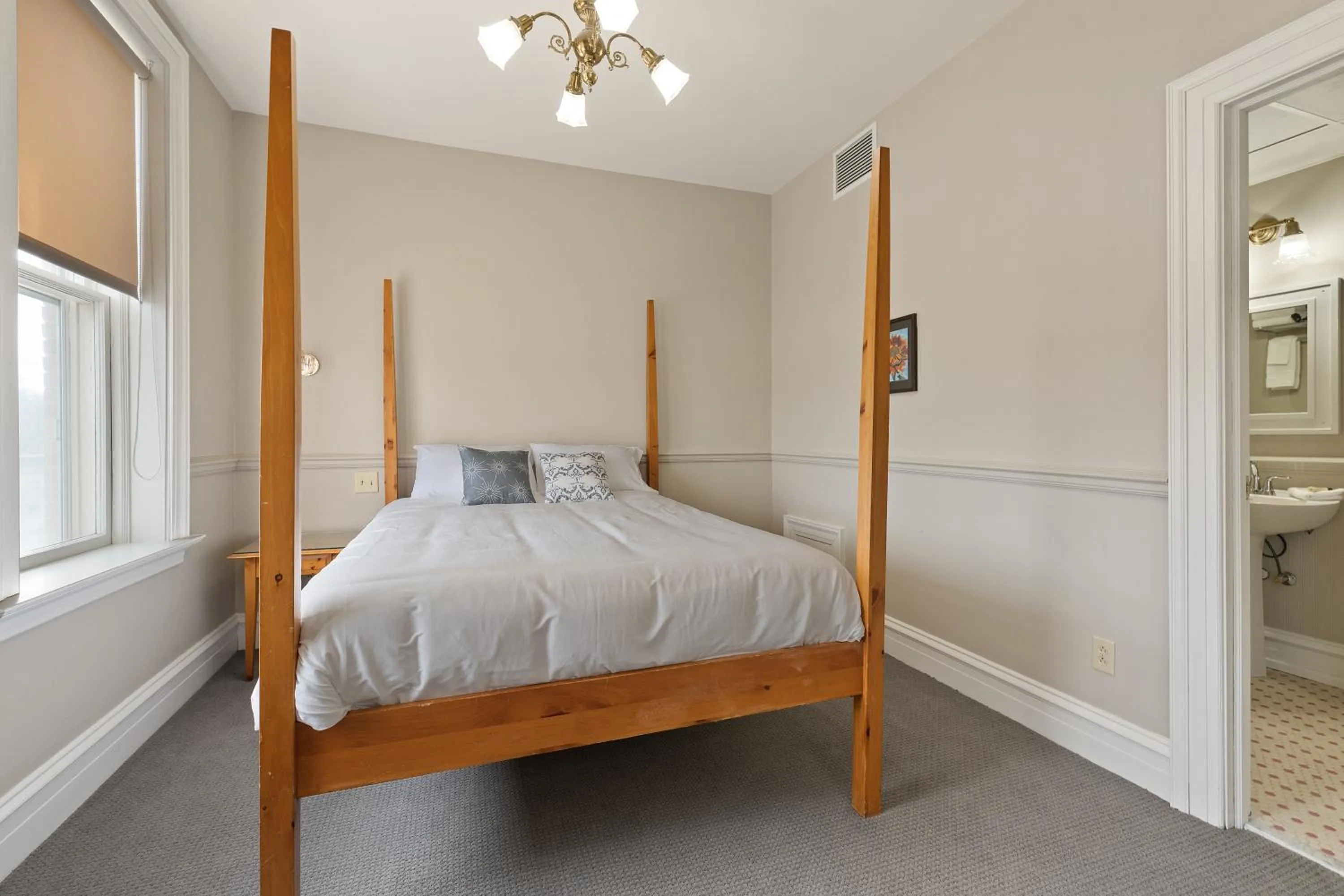Photo of the whole room, Bed in The Audubon Inn LLC