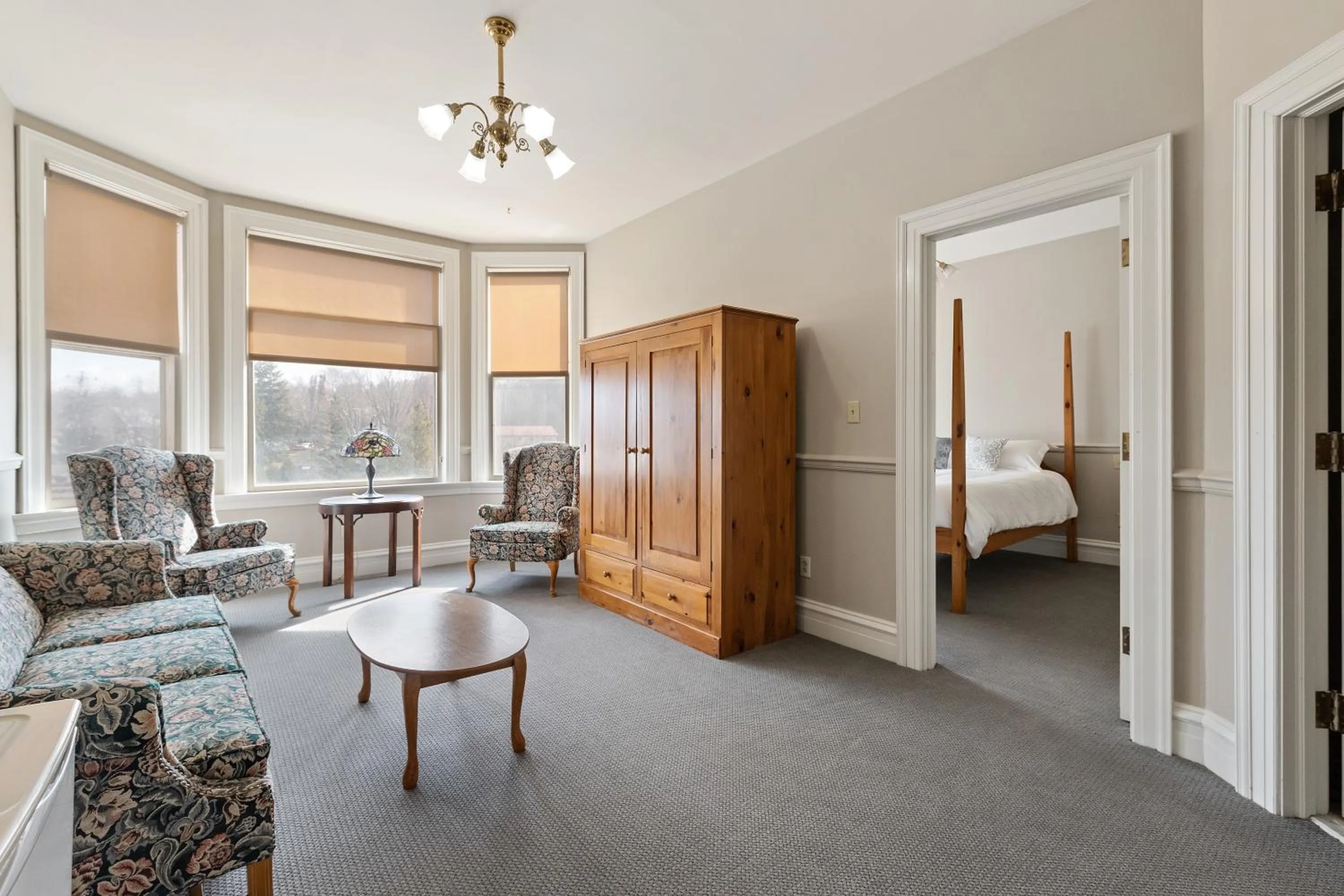 Communal lounge/ TV room, Bed in The Audubon Inn LLC