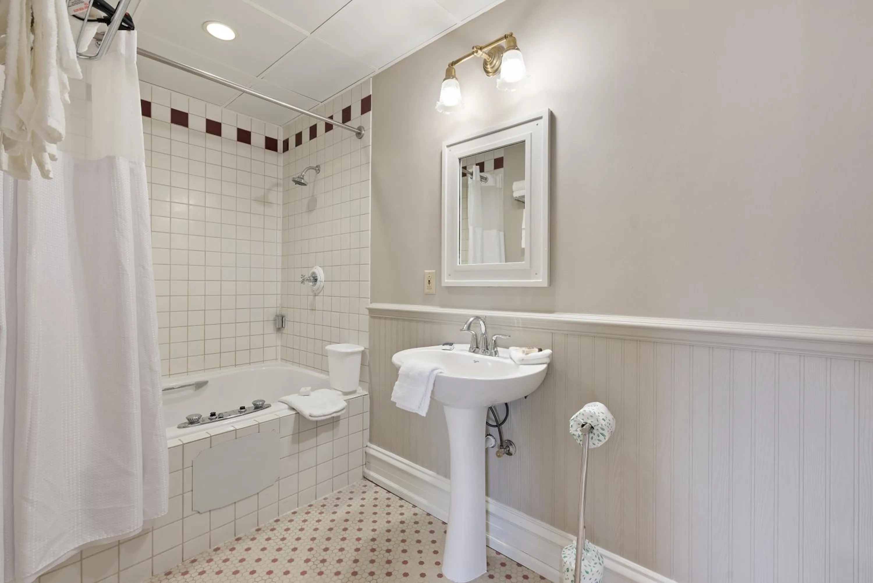 Bathroom in The Audubon Inn LLC
