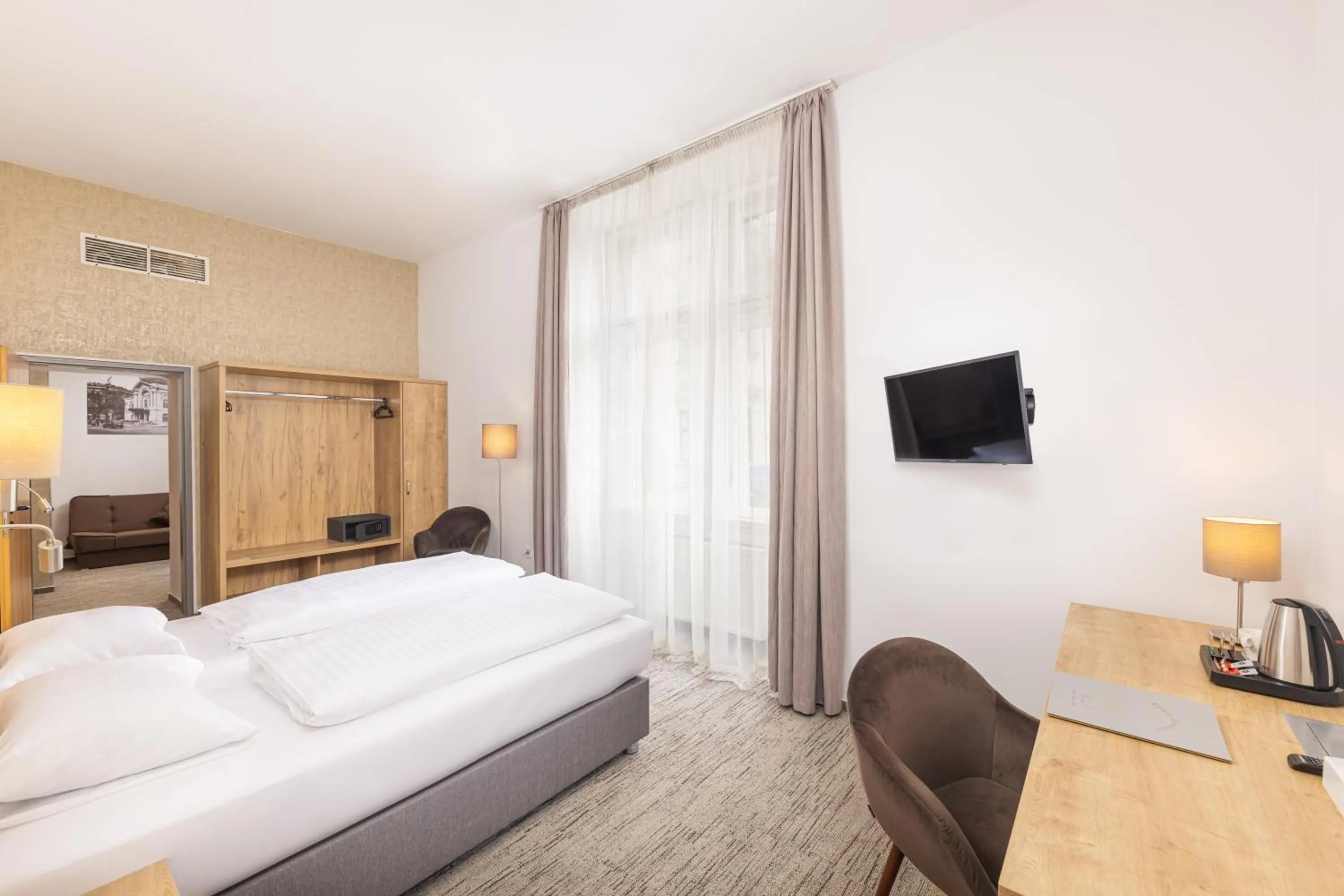 Bed in City Hotel Ring