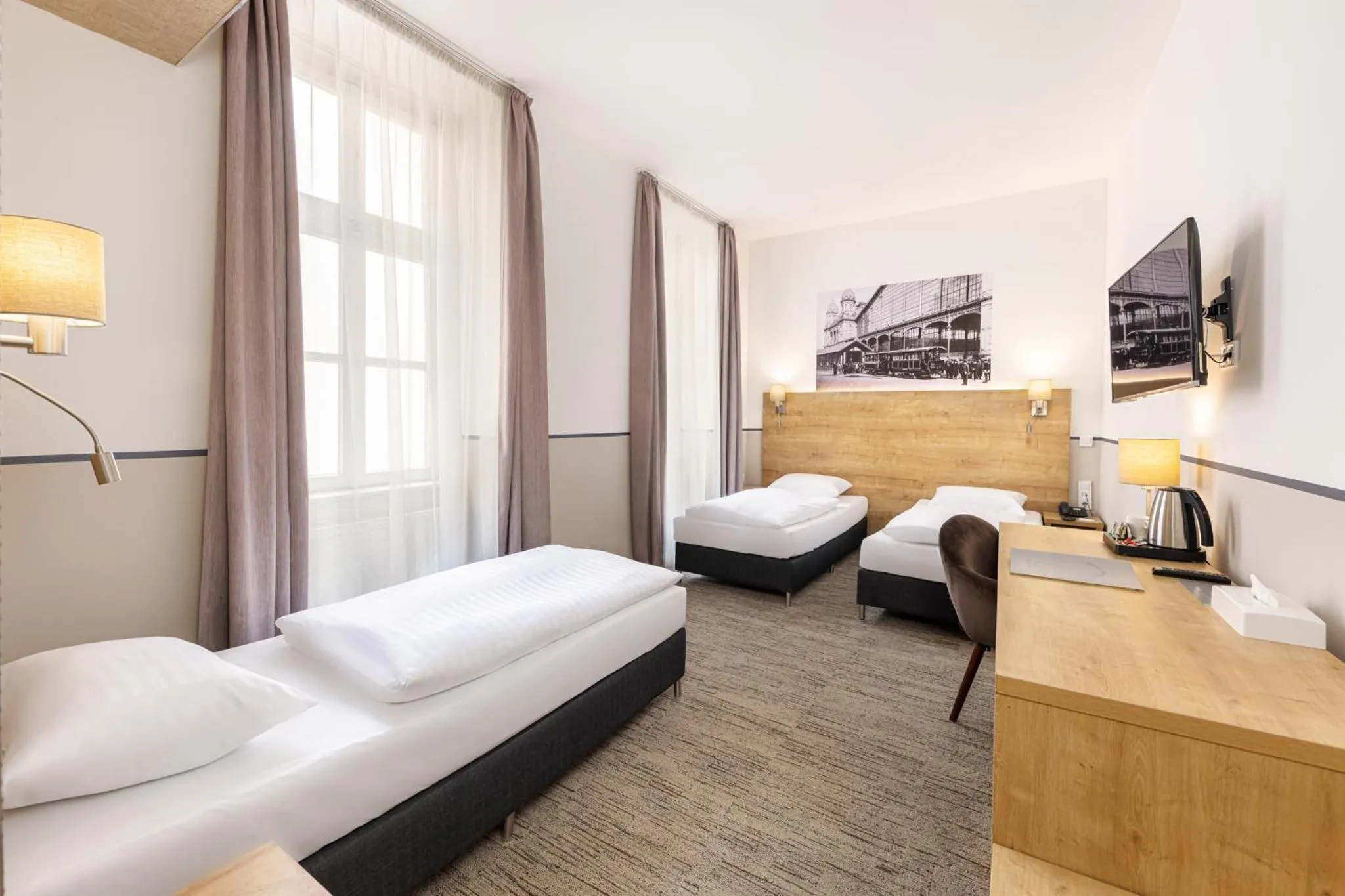 Bed in City Hotel Ring