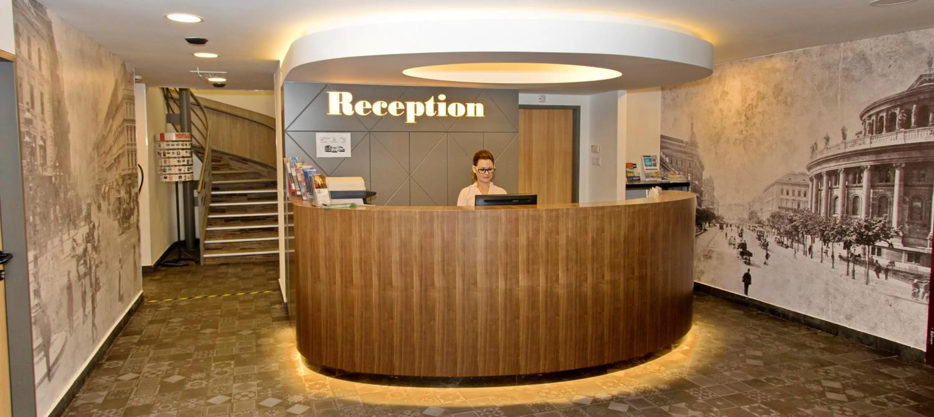 Lobby or reception in City Hotel Ring