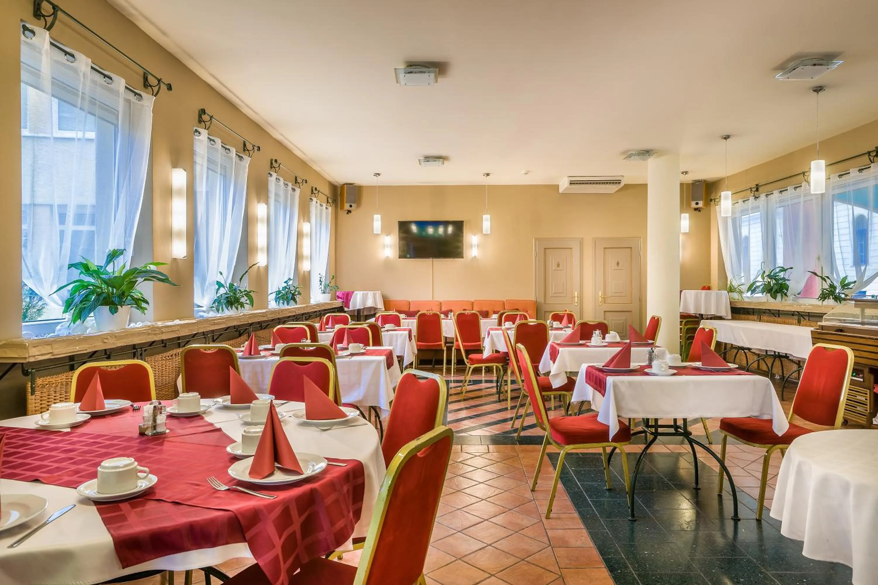 Buffet breakfast in Thomas Hotel Budapest