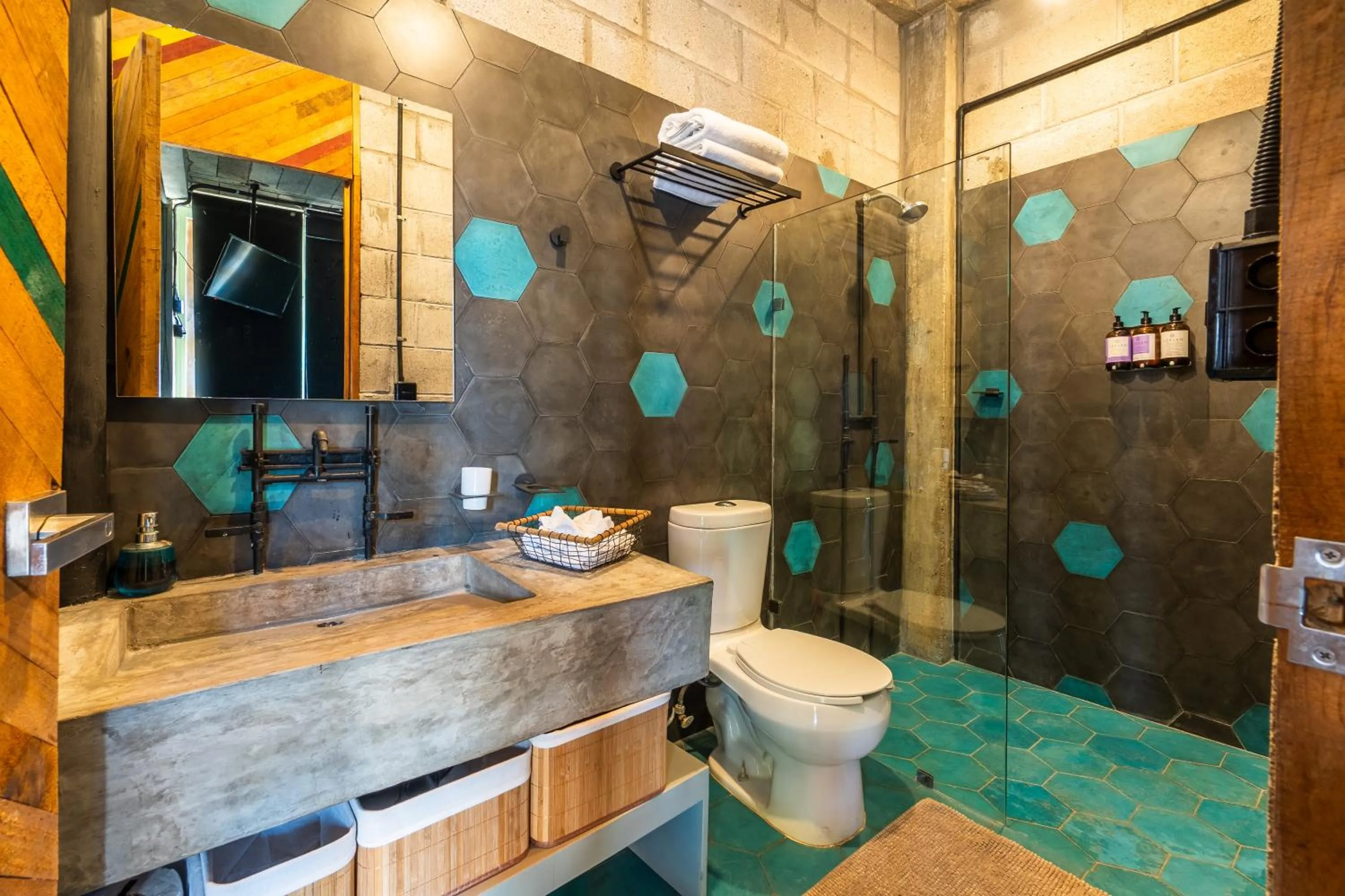 Toilet in Papelillo Lofts