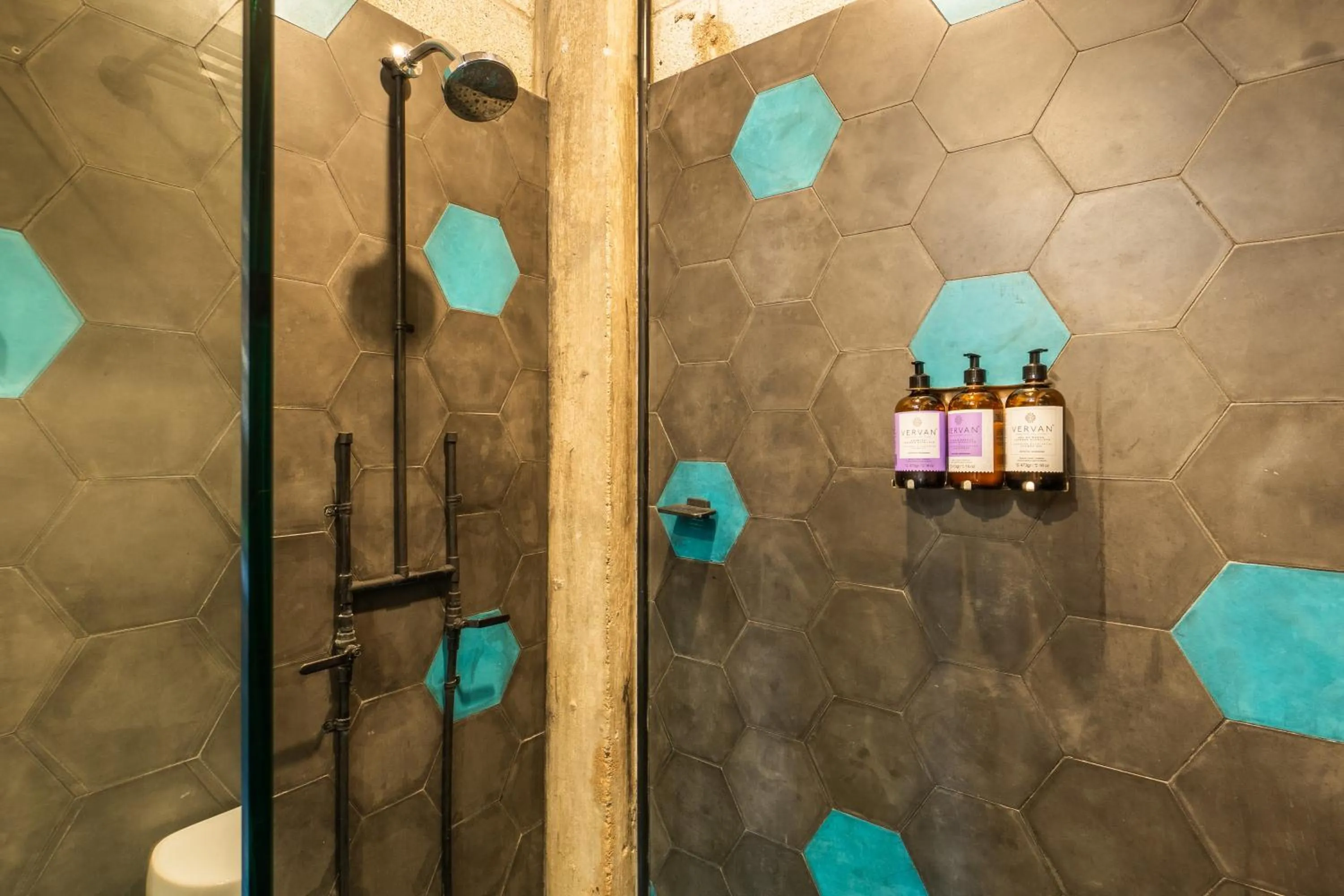 Shower in Papelillo Lofts