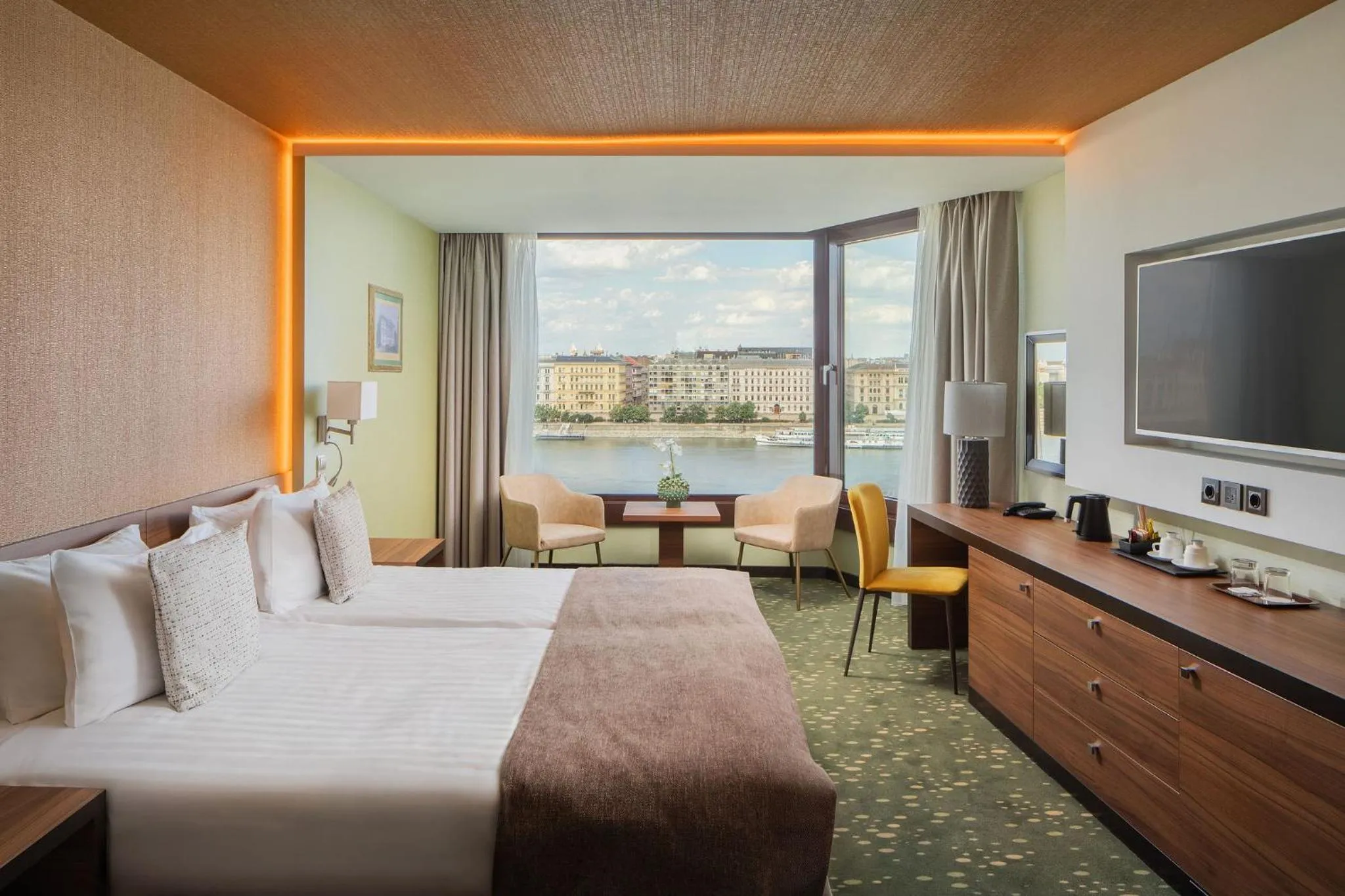 View (from property/room), Bed in Boutique Hotel Victoria Budapest