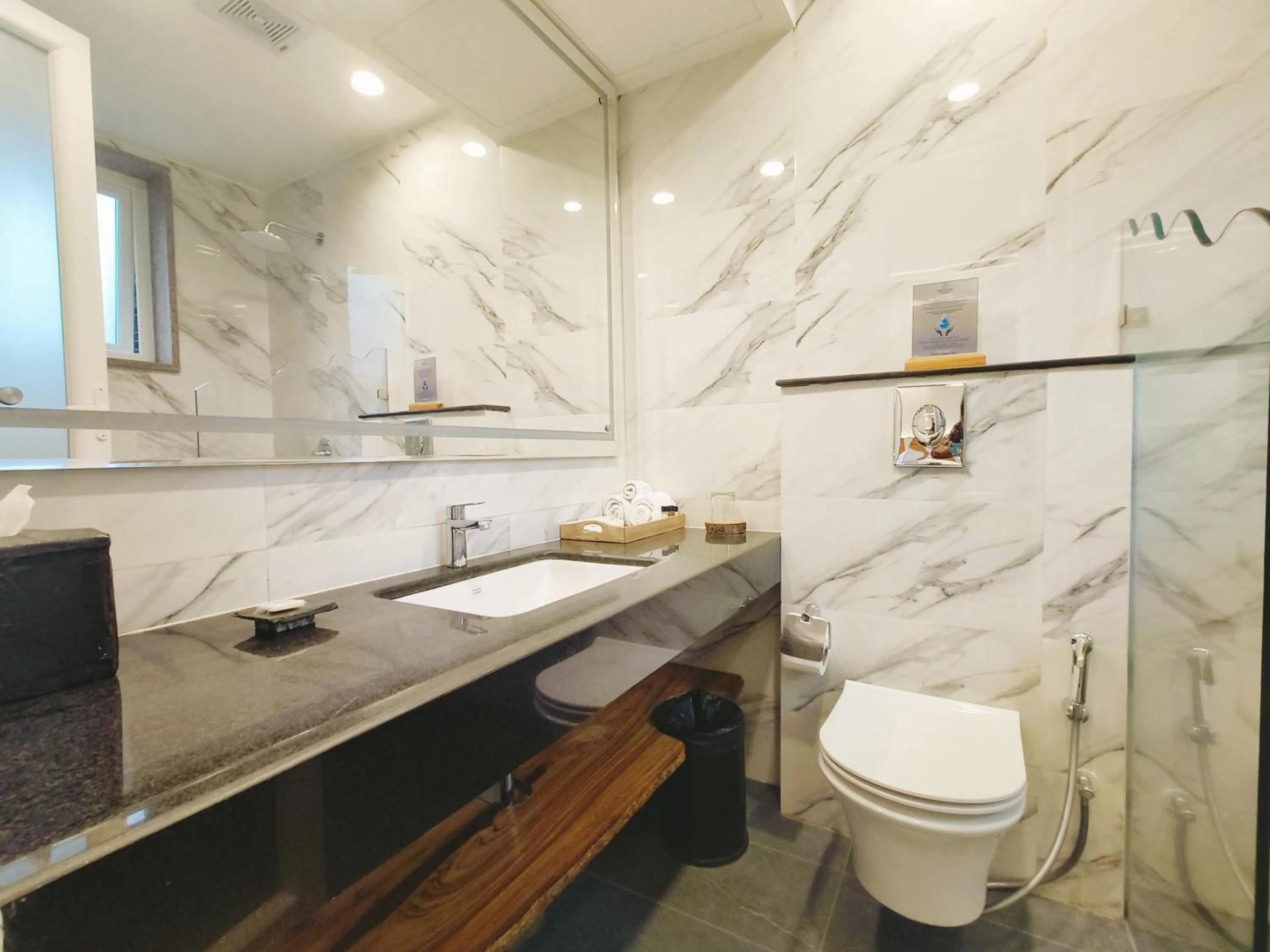 Toilet in Ataraxia Crestmont Resort & Spa