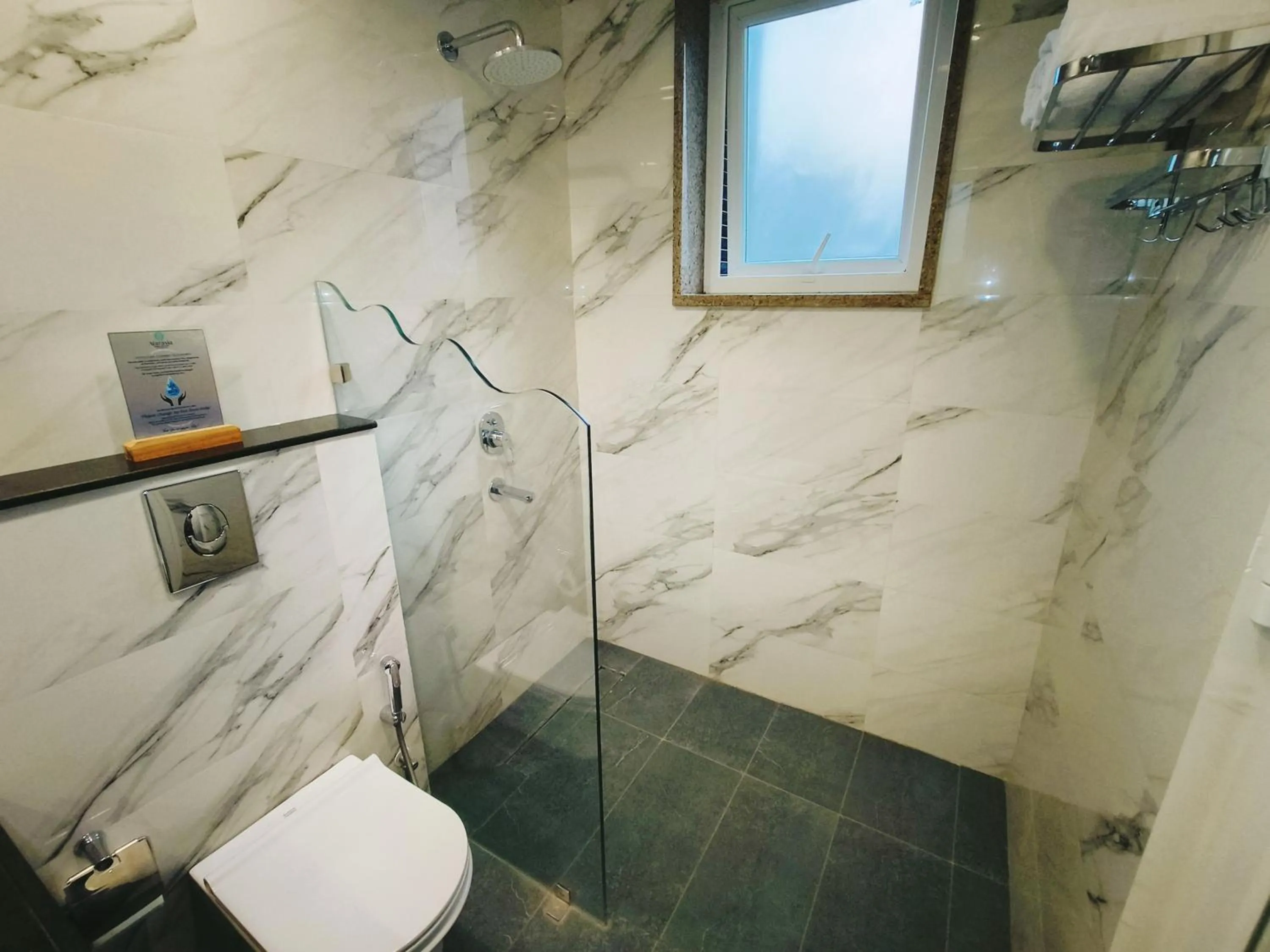 Shower in Ataraxia Crestmont Resort & Spa