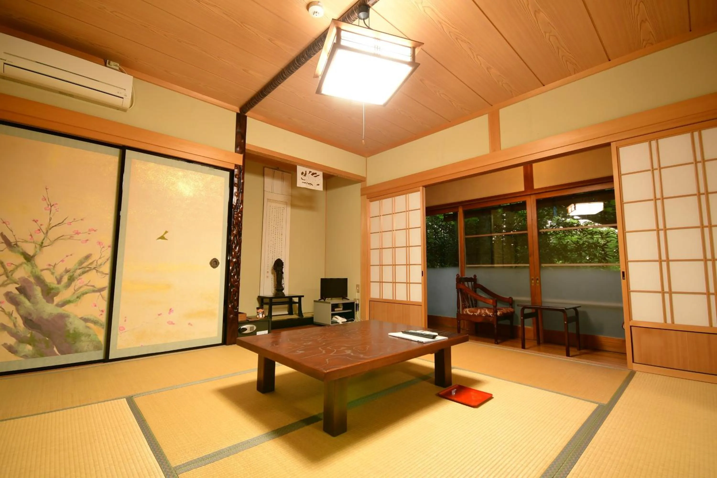 Photo of the whole room in Koyasan Shukubo Fugenin