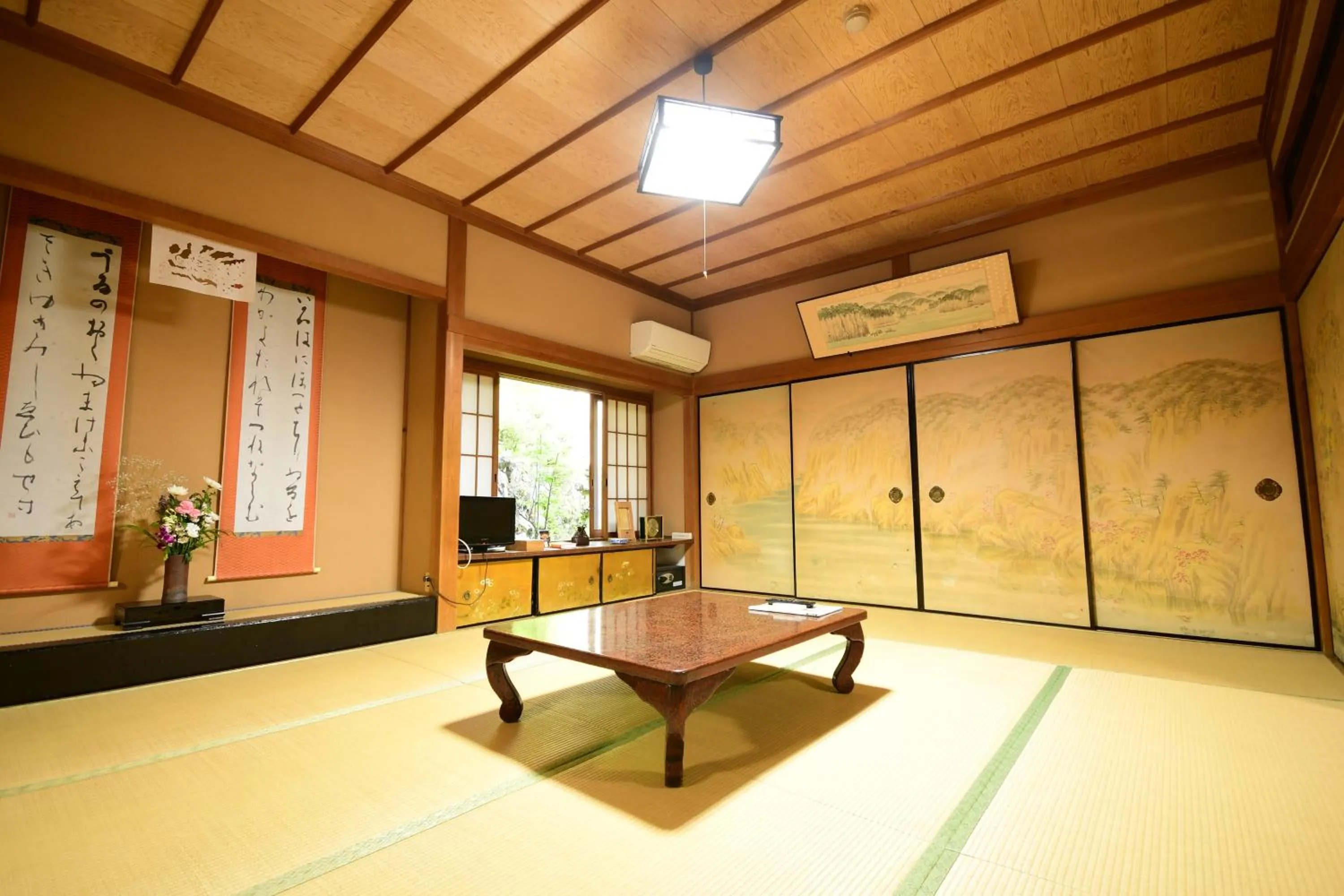 Photo of the whole room in Koyasan Shukubo Fugenin