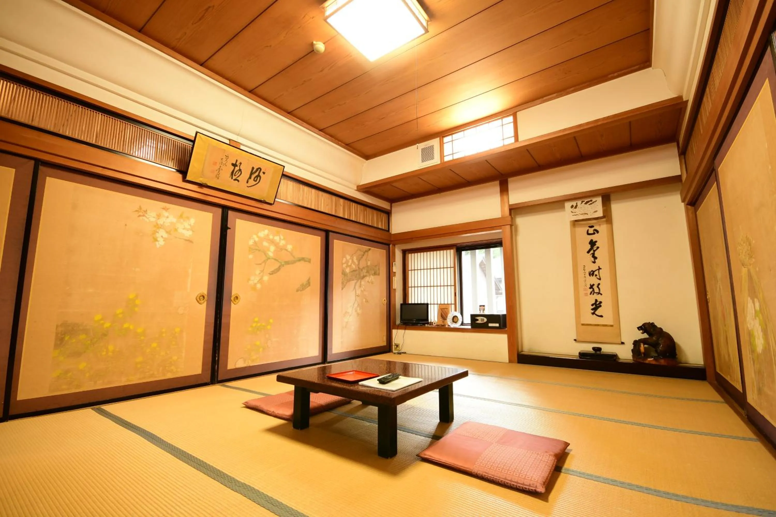 Photo of the whole room in Koyasan Shukubo Fugenin