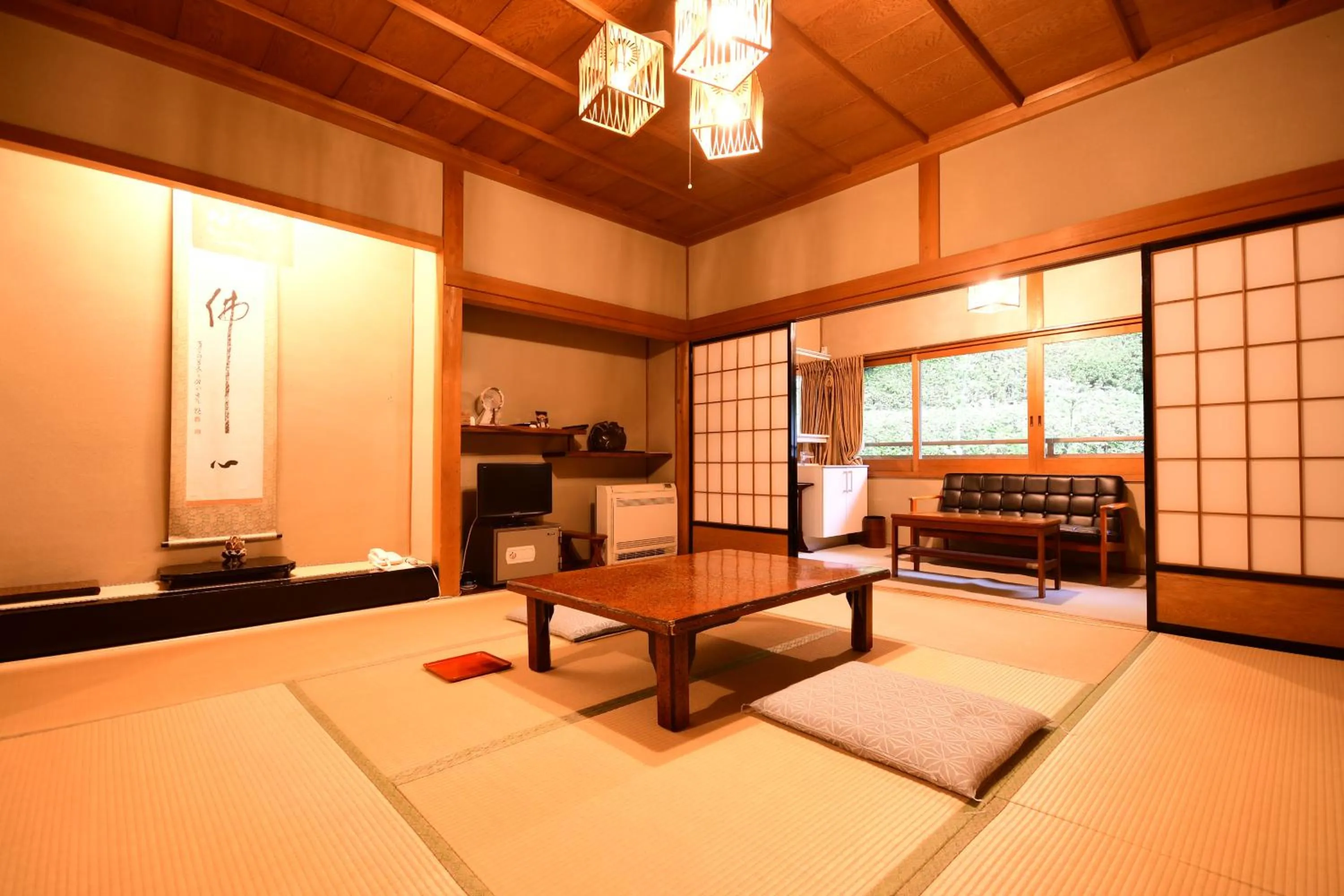 Photo of the whole room, Bed in Koyasan Shukubo Fugenin