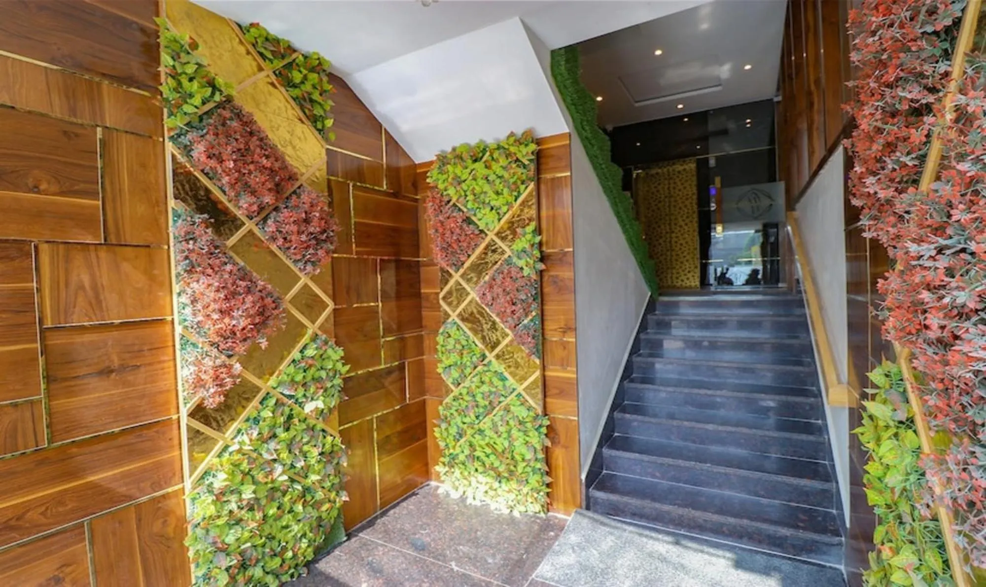 Facade/entrance in Hotel California Heights