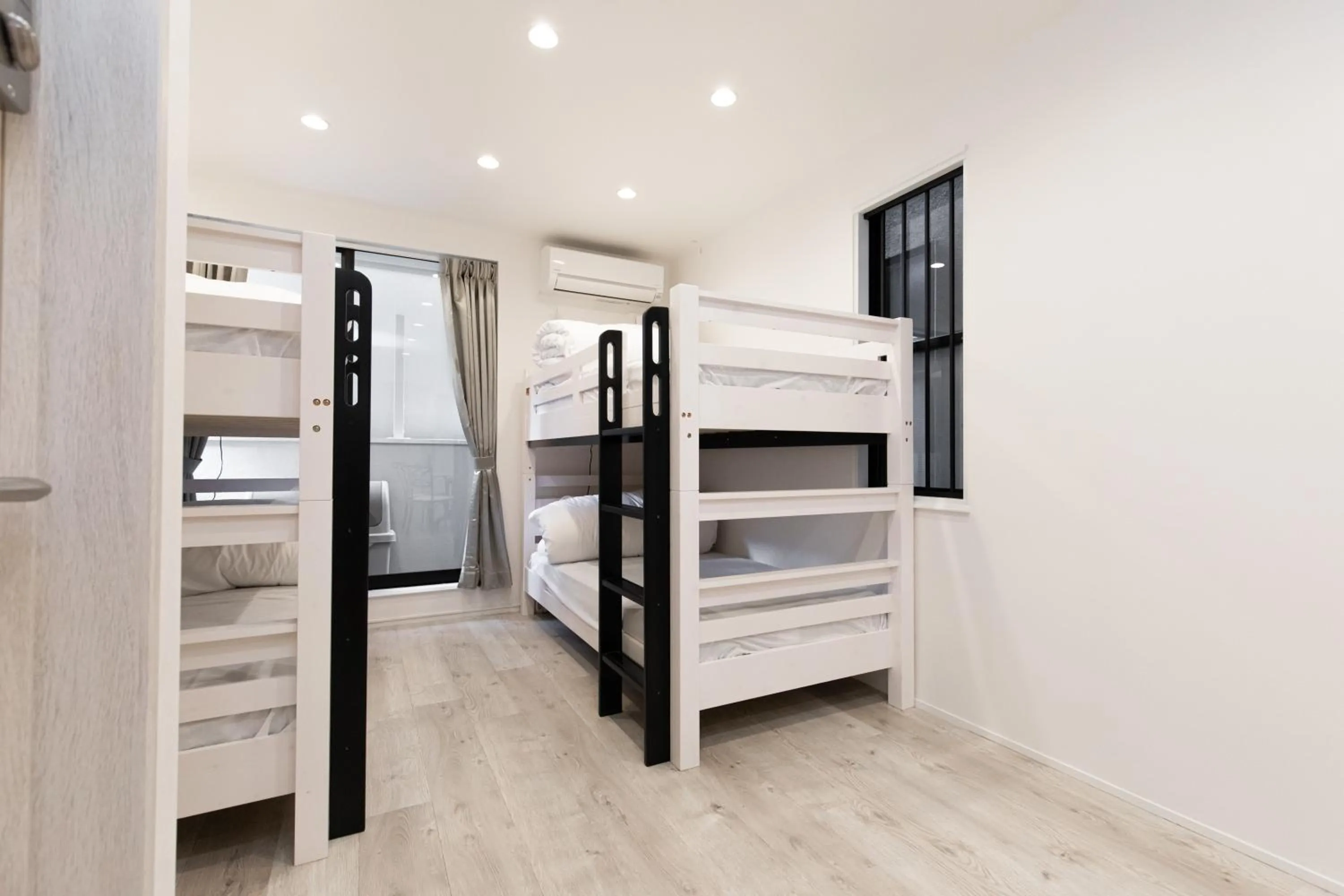 Bedroom, Bed in Villa Roppongi