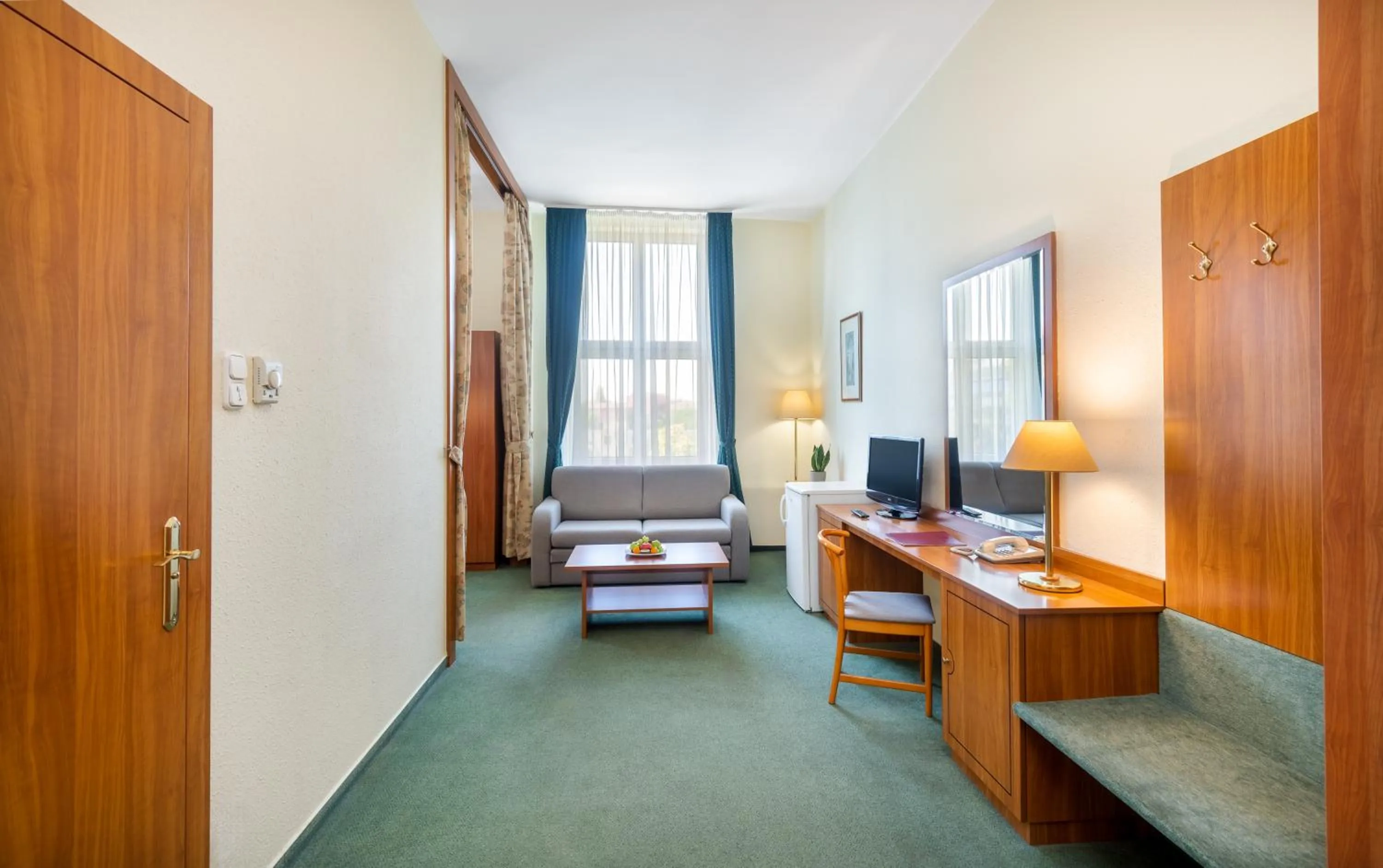 Bedroom, Bed in Hotel Millennium