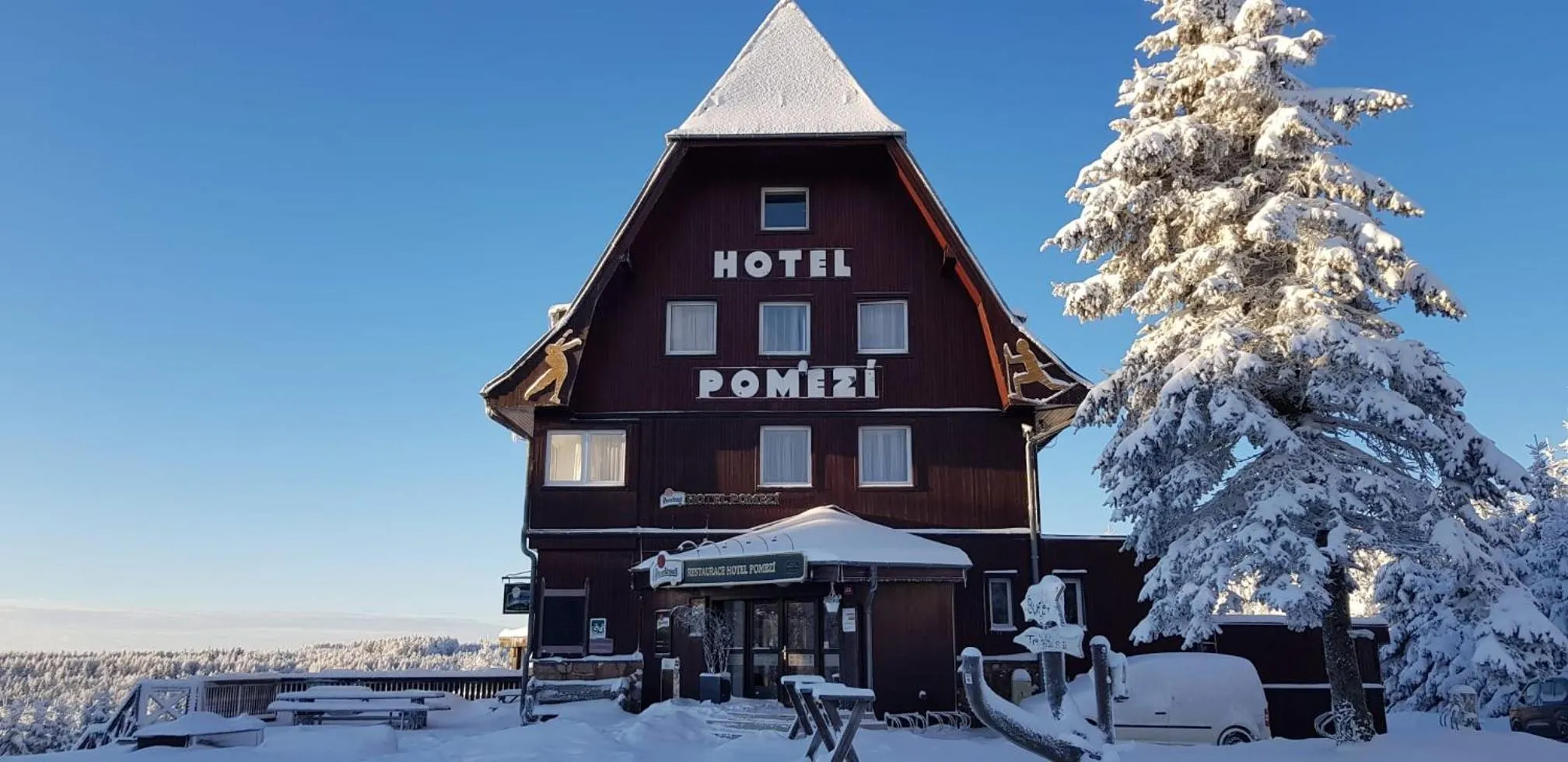 Property building in Hotel Pomezí