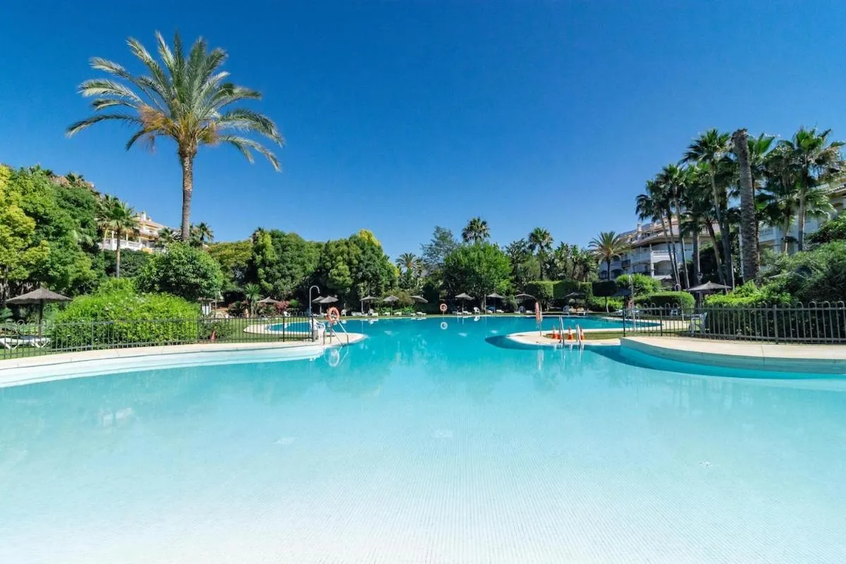 DN11-2 bedroom apartment close to Puerto Banus
