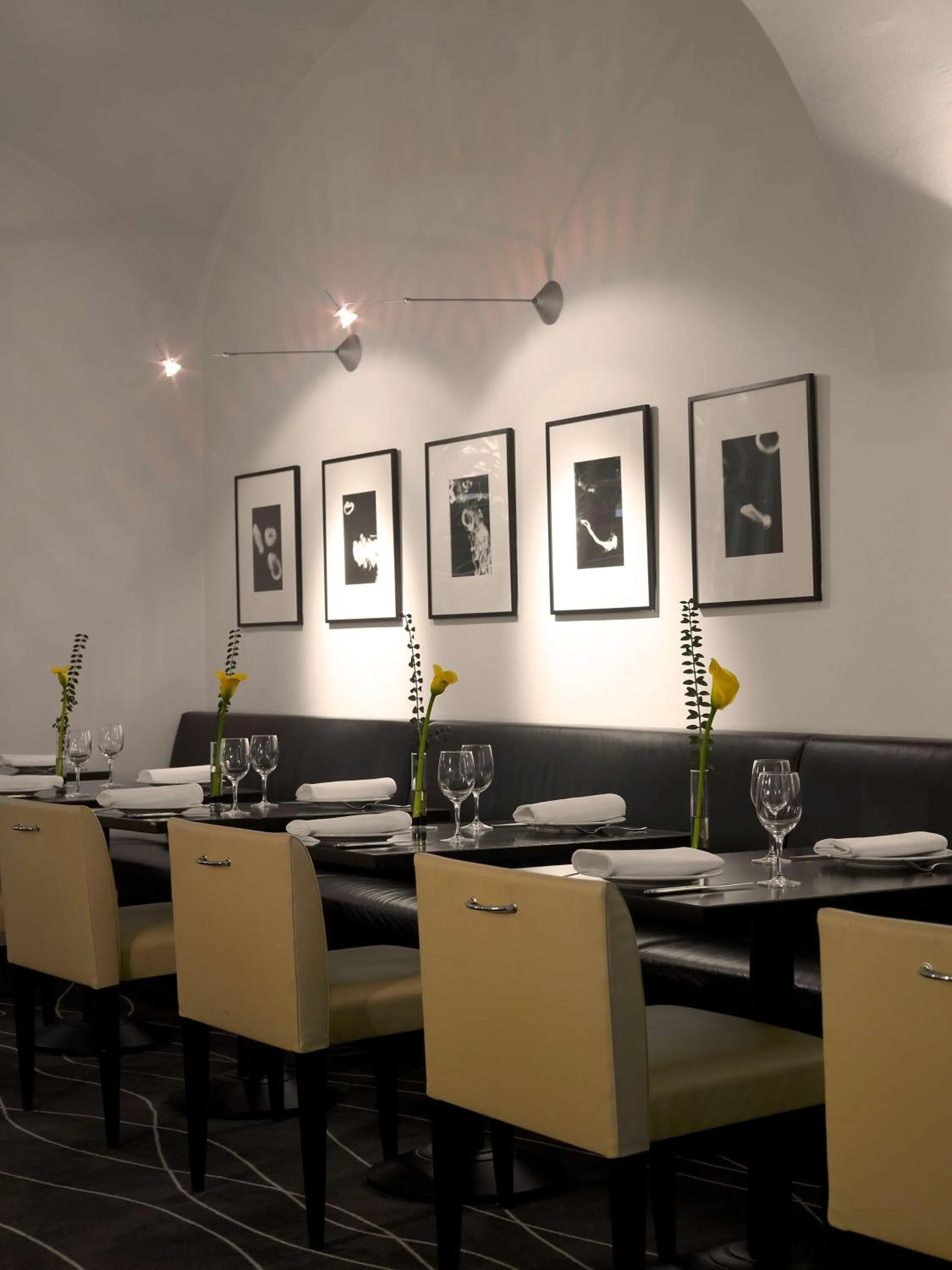 Restaurant/places to eat in Park Plaza Budapest