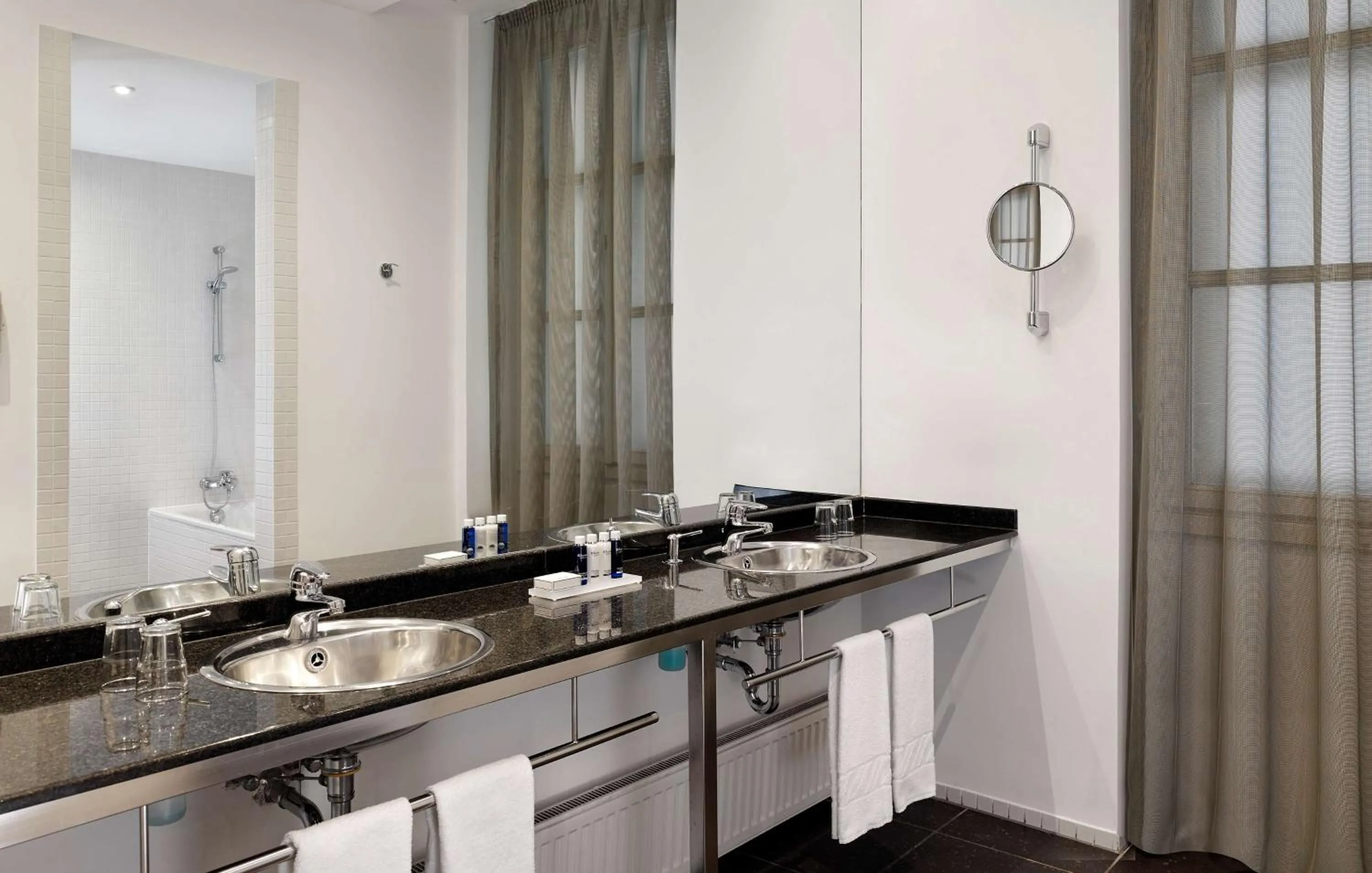 Bathroom in Park Plaza Budapest