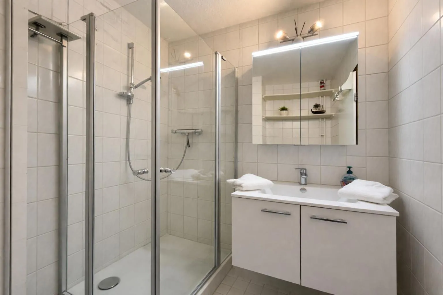 Bathroom in fewo1846 - MeerSinne - Stilvolle Wohnung mit Balkon und Meerblick