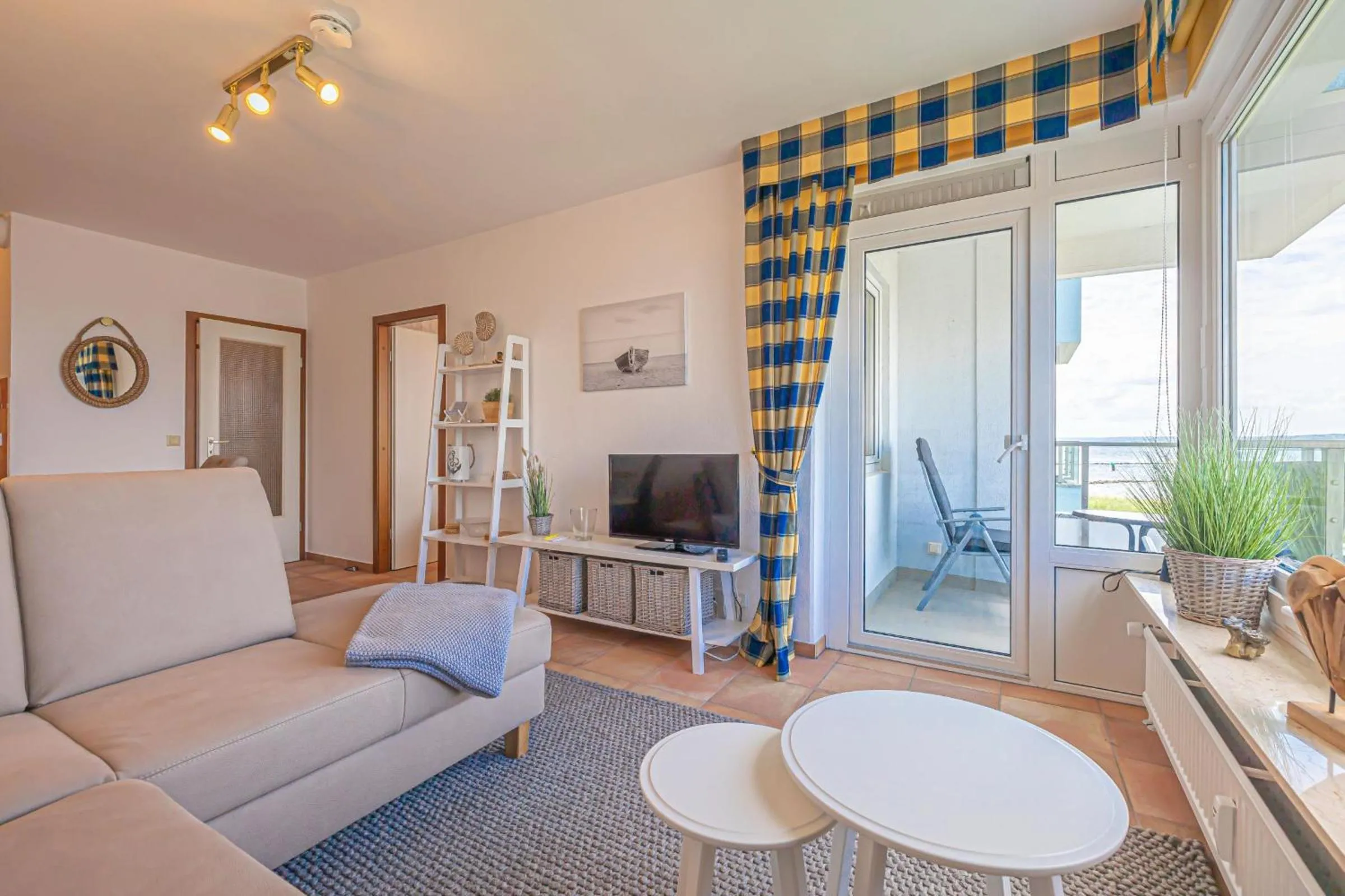 Living room in fewo1846 - MeerSinne - Stilvolle Wohnung mit Balkon und Meerblick
