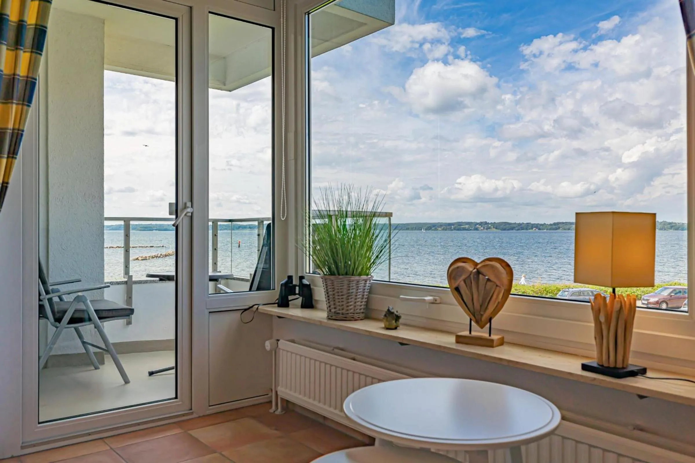 Living room in fewo1846 - MeerSinne - Stilvolle Wohnung mit Balkon und Meerblick