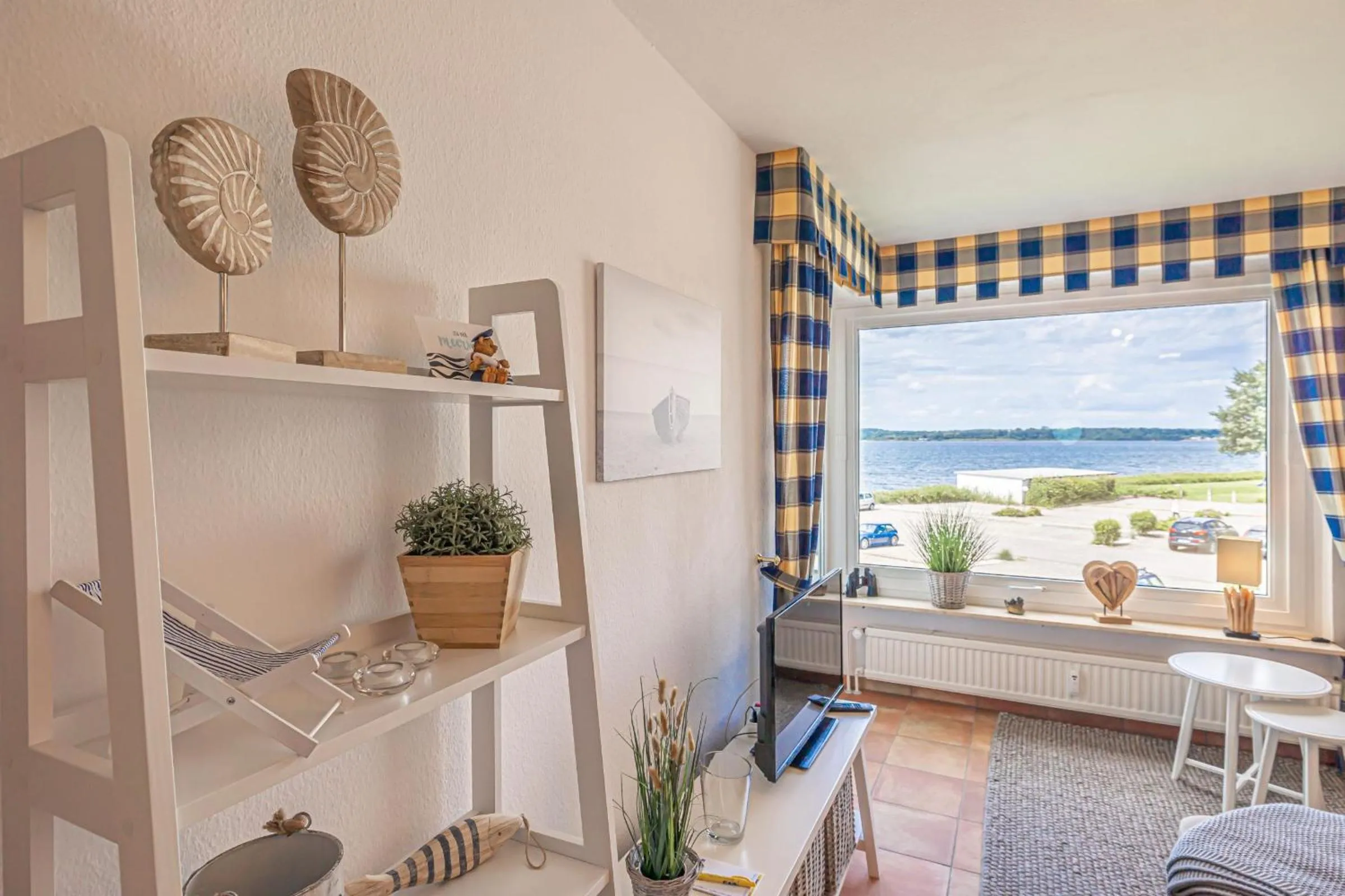 Living room in fewo1846 - MeerSinne - Stilvolle Wohnung mit Balkon und Meerblick