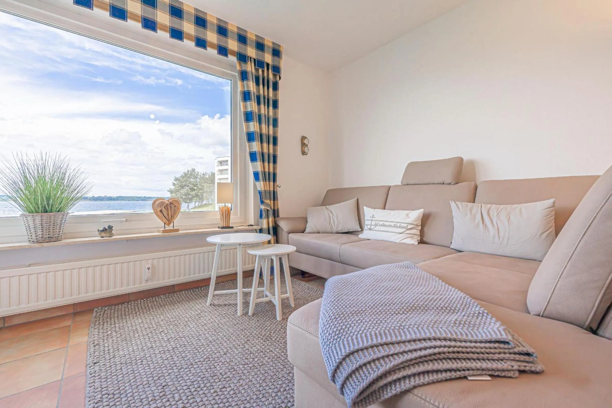 Living room in fewo1846 - MeerSinne - Stilvolle Wohnung mit Balkon und Meerblick